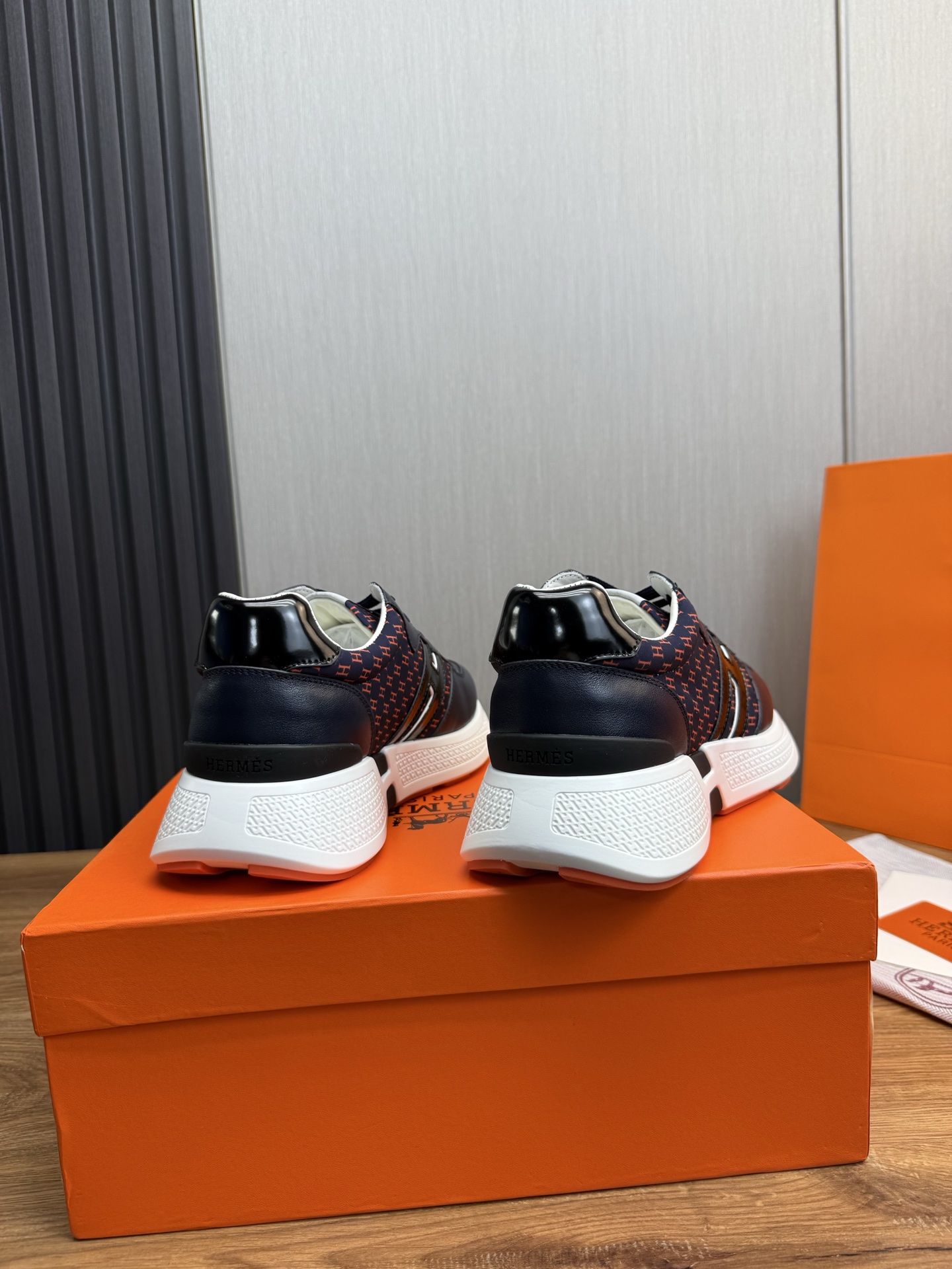 Hermès Men's H-Motif Leather Sneakers - Stylish and Comfortable 6 i1743103115216 445 0 8