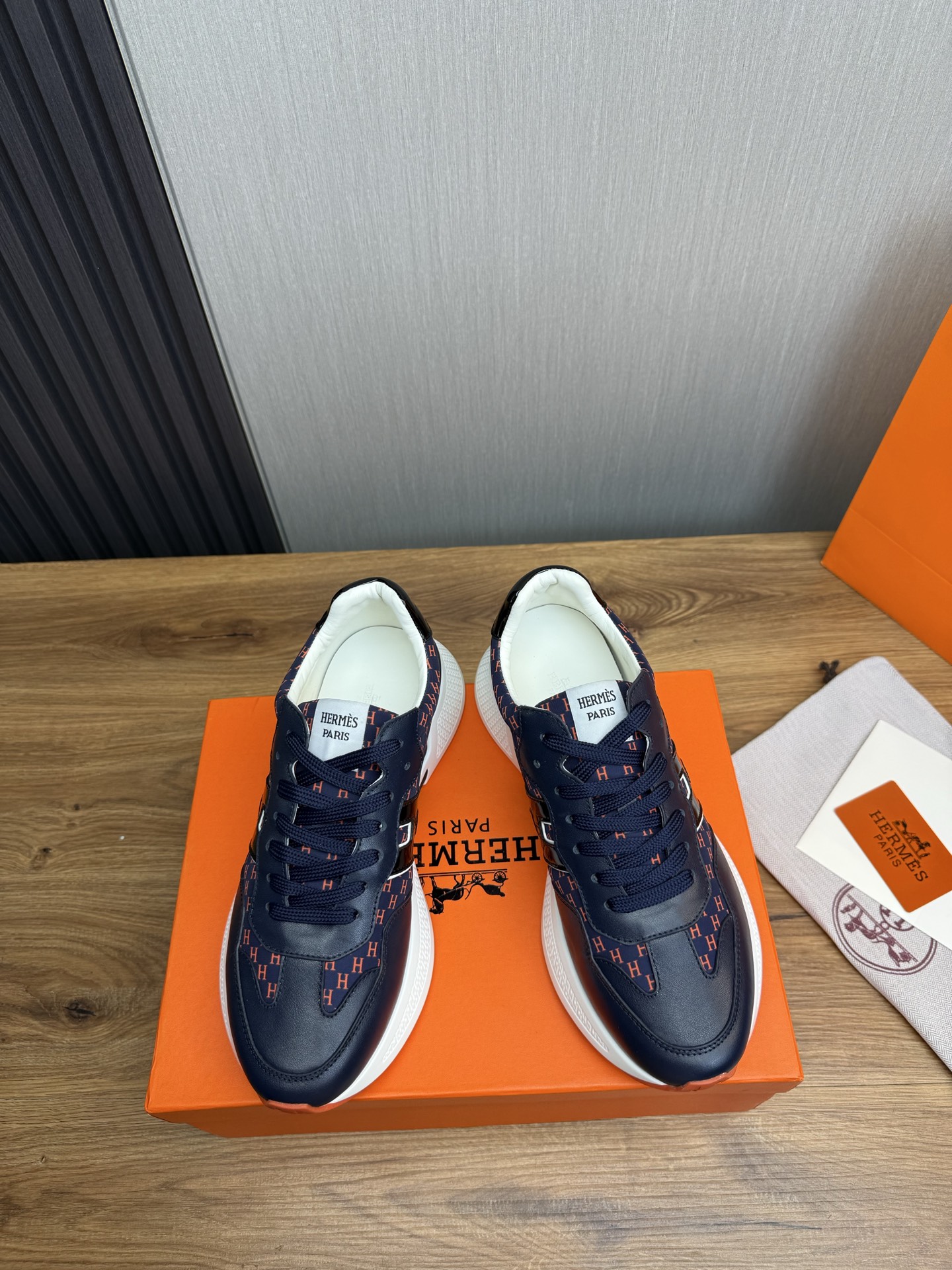 Hermès Men's H-Motif Leather Sneakers - Stylish and Comfortable 3 i1743103115896 9305 0 4