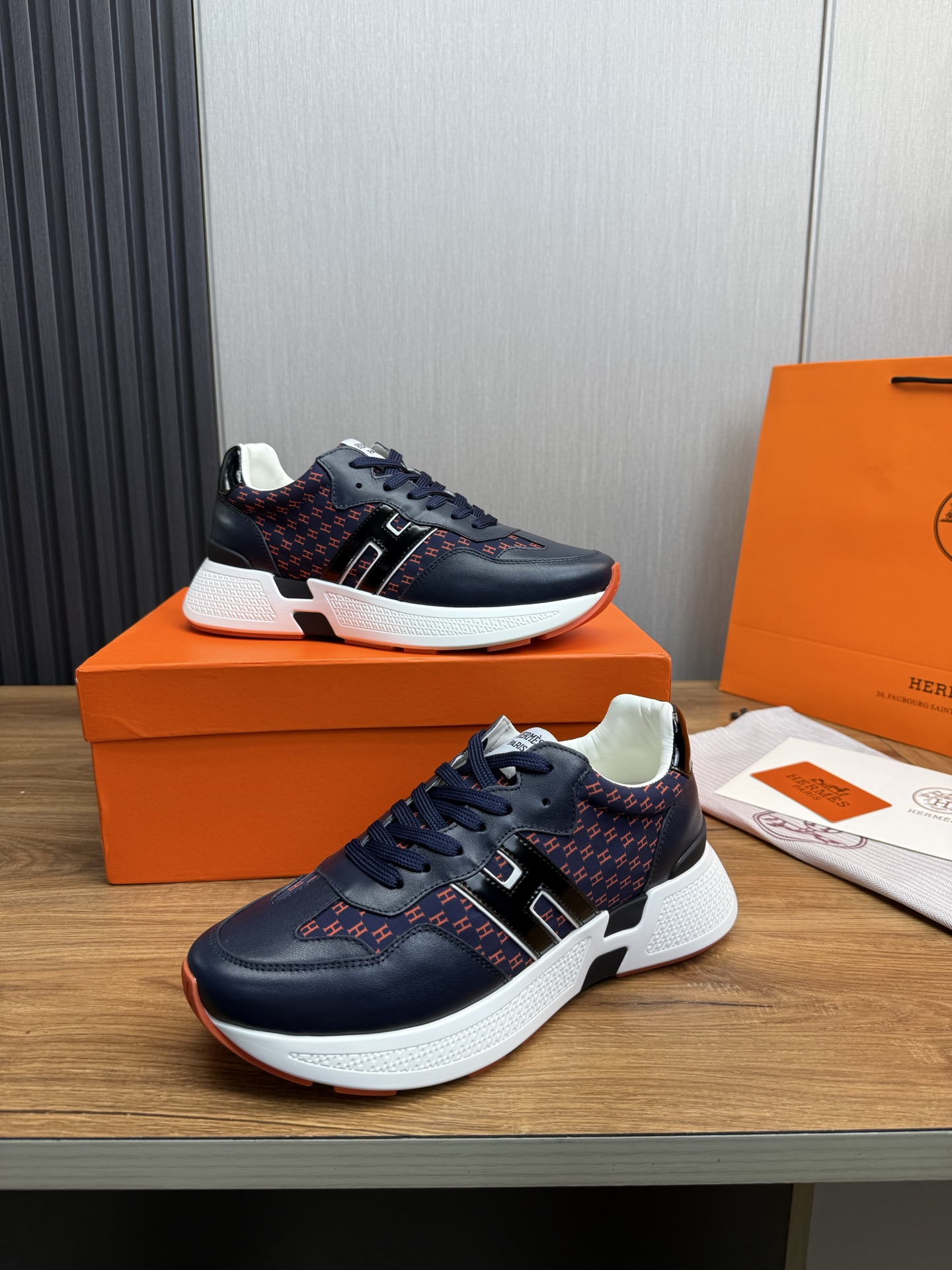 Hermès Men's H-Motif Leather Sneakers - Stylish and Comfortable 5 i1743103115897 4243 0 9
