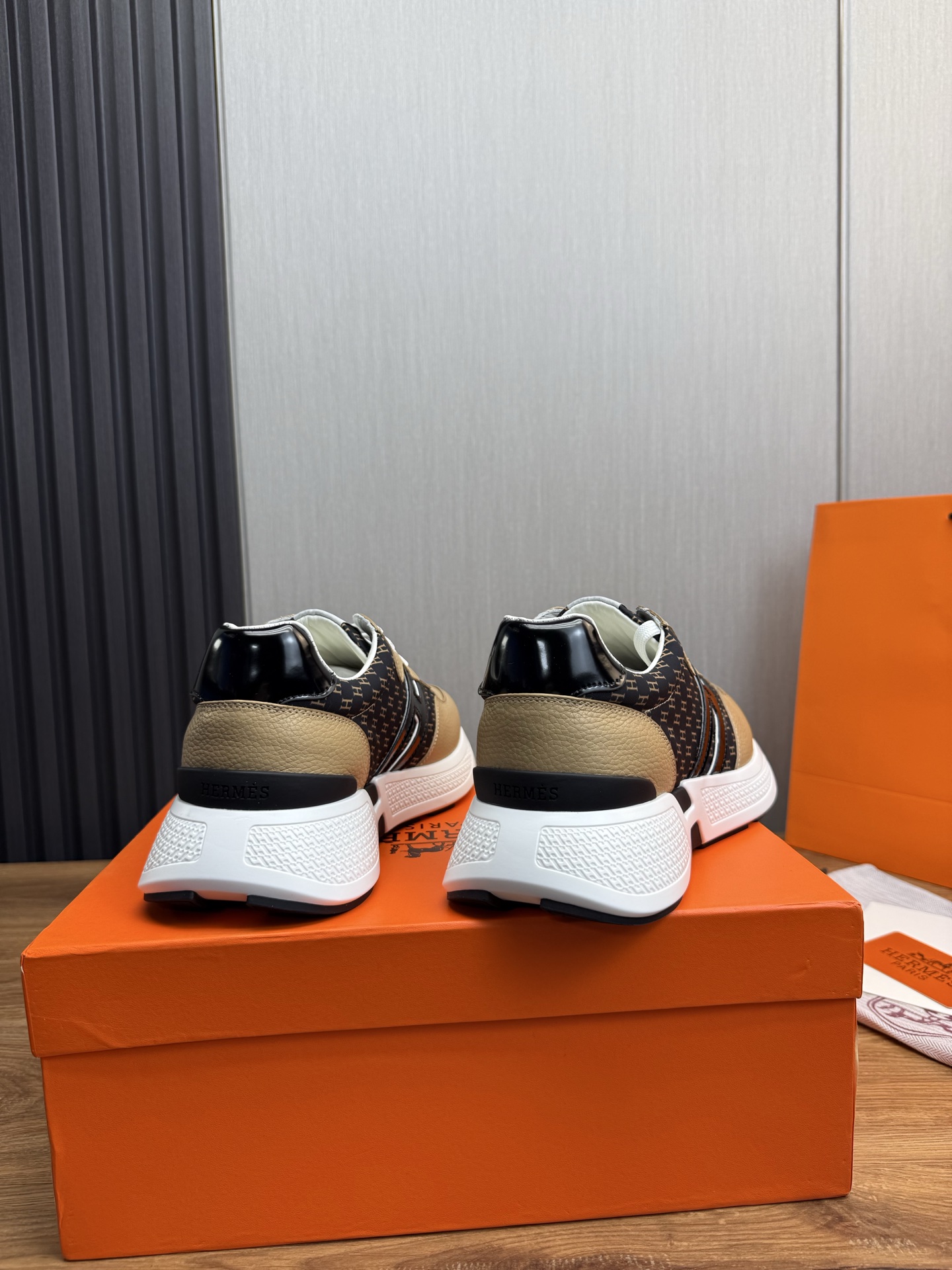Hermes Men's H-Logo Sneakers in Leather - Stylish and Comfortable 6 i1743103180092 709 0 7