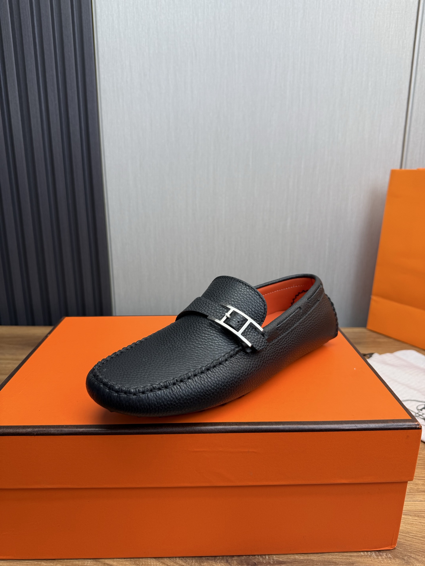 NO:280428,Hermes - Classic driving beanie shoes casual, fashionable and comfortable official website 1:1 shipment of original cowhide   imported water dyed beef, classic hardware buckle, original rubber outsole, all year round code: 38-45 (45 custom made without return), hermes, cowhide19860909爱马仕-经典驾车豆豆鞋休闲时尚舒适官网1:1出货原版牛皮 进口水染牛里,经典五金扣搭配,原版橡胶大底,常年有货码数:38-45（45订做不退换）,,hermes,cowhide,Men's shoes