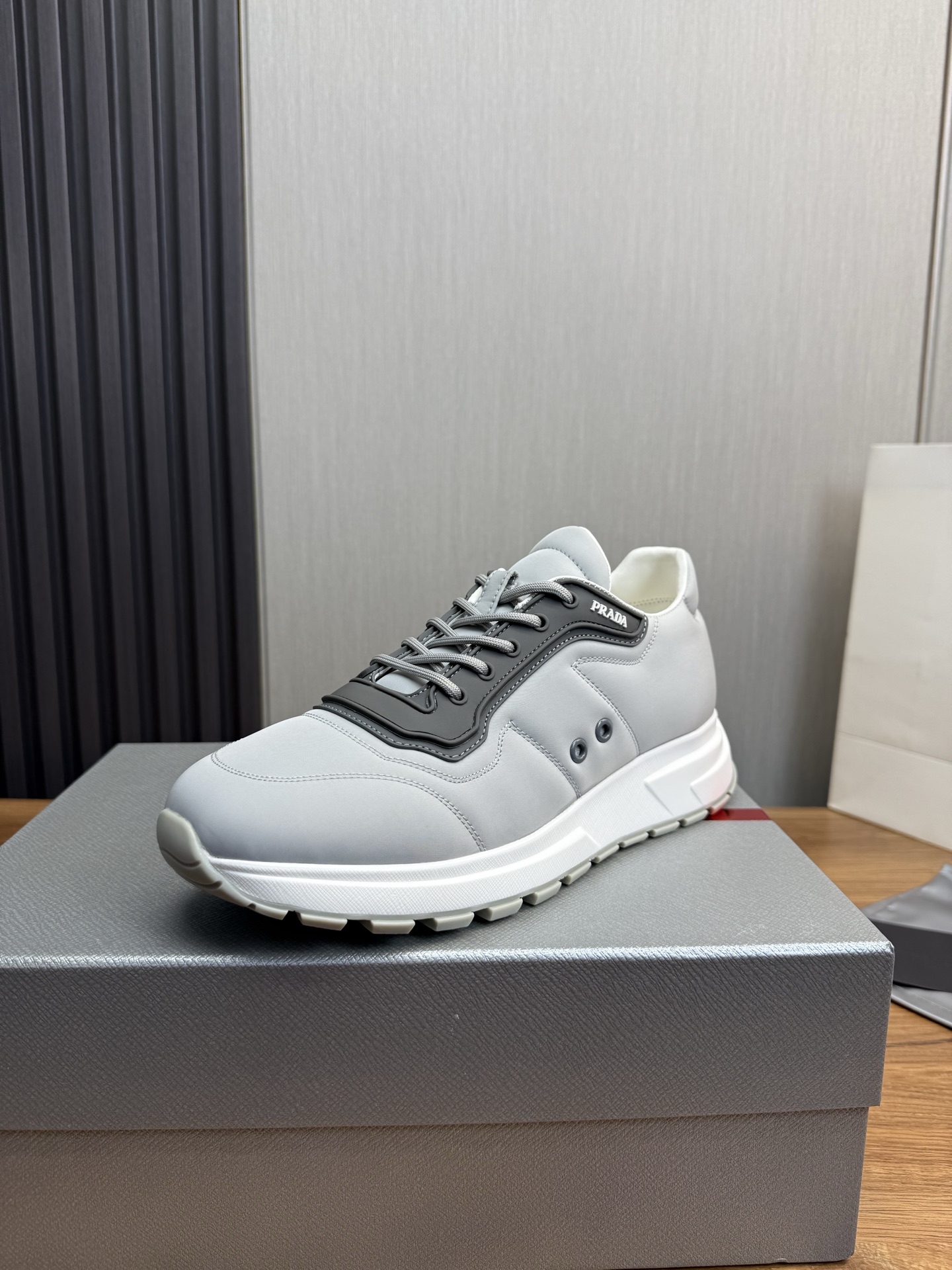 NO:670040,[PRADA] Popular men's shoes are shipped from the official website simultaneously with the original imported waterproof fabric + cowhide lining, 1:1 replica, original sole, 38-45 (45. Customized, non-refundable), casual shoes/sports shoes, prada, prada, sneakers, cowhide19860909【PRADA普拉达】爆款男鞋出货官网同步原版进口防水面料+牛皮内里,1比1复刻 ,原厂原版底,38-45（45.定做不退换）,休闲鞋/运动鞋,prada,prada,sneakers,cowhide,Women's Shoes