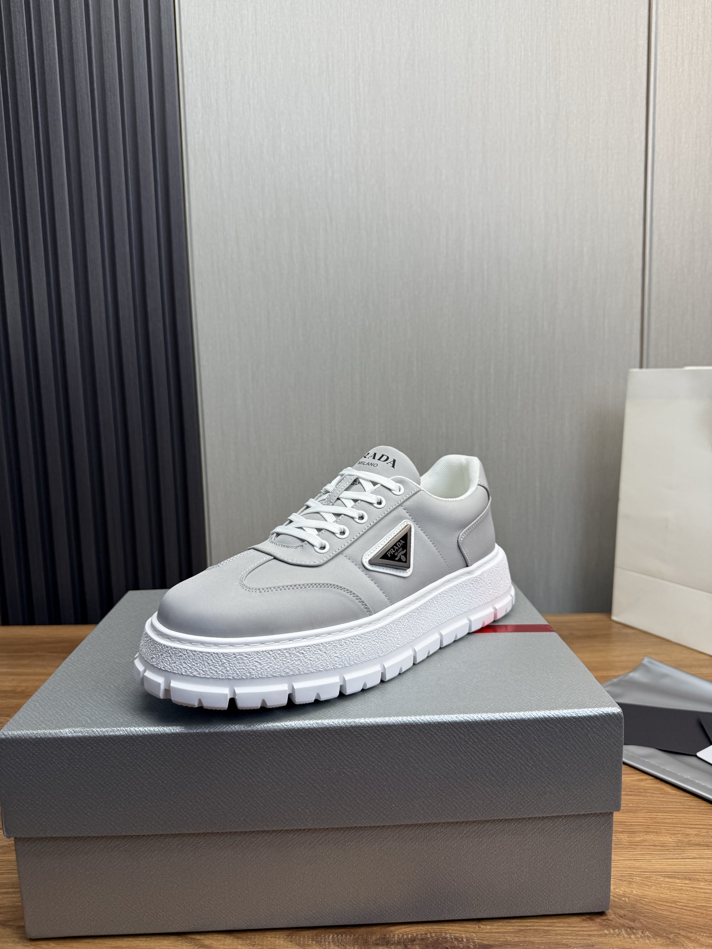 NO:283254,【PRADA Prada】The hot men's shoes shipment official website synchronizes the original imported waterproof fabric   cowhide lining, 1 to 1 replica, original original bottom, 38-45 (45. Custom made no return or exchange),, prada, prada, cowhide19860909【PRADA普拉达】爆款男鞋出货官网同步原版进口防水面料 牛皮内里,1比1复刻 ,原厂原版底,38-45（45.定做不退换）,,prada,prada,cowhide,Men's shoes