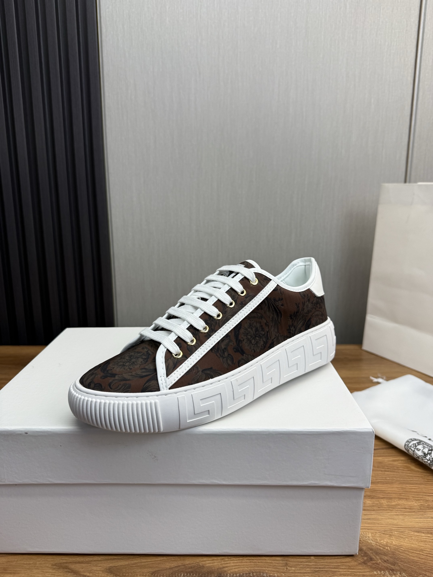 NO:251203,ＶＥＲＳＡＣＥ. Versace Fashion Leather Couple Casual Shoes Hot Sale Models All Years Old Fabric: Top-layer Brand Fabric Inner: Sheepskin Inner Original Large Sole Open-Model Sol Size: 36-45 (45 Customized No Return and Exchange), Casual Shoes/Sports Shoes, versace, sneakers, sheepskin19860909ＶＥＲＳＡＣＥ.范思哲时尚皮革情侣休闲鞋 常年热卖款 面料:头层品牌面料 内里:羊皮皮内里 原版大底开模大底 尺码:36-45（45定做不退换）,休闲鞋/运动鞋,versace,sneakers,sheepskin,Women's Shoes