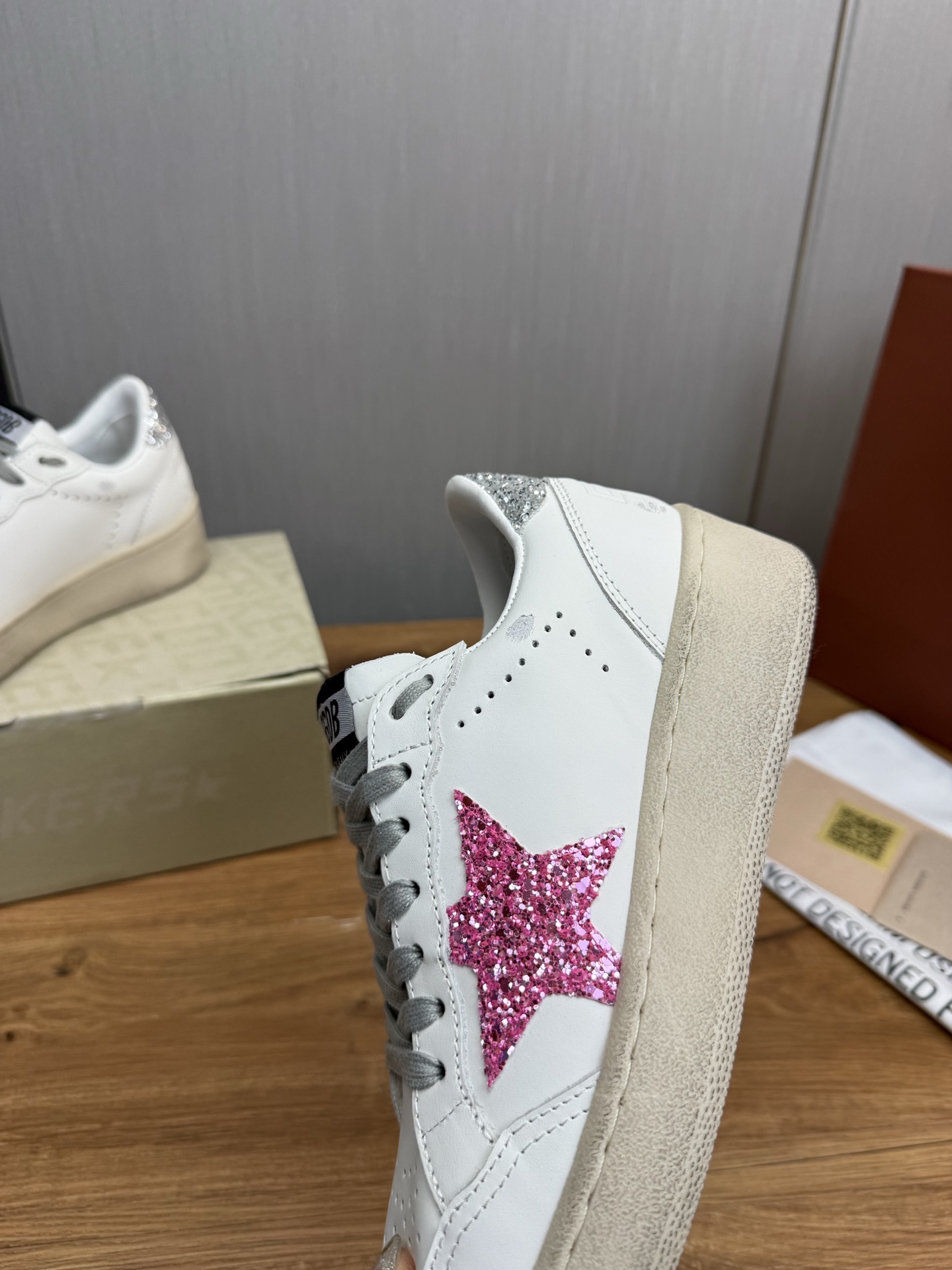 Golden Goose Ball Star Leather Sneakers with Pink Glitter Star 9 i1744140169577 1413 0 7