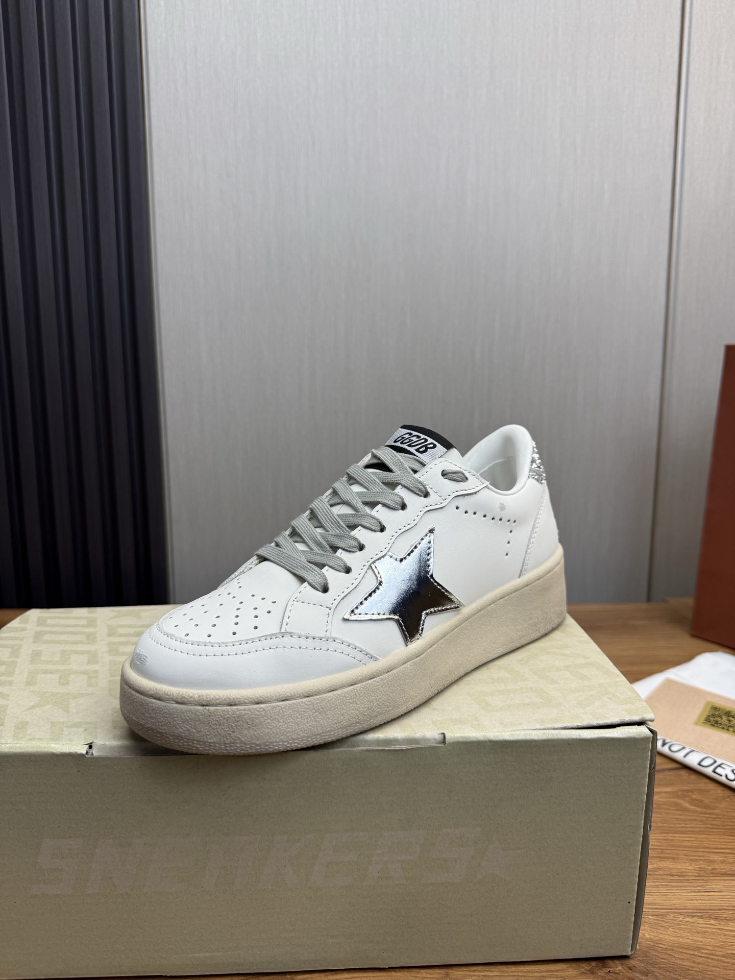 Golden Goose Leather Sneakers Fashionable Couple Shoes, Iconic Star Design 1 Golden Goose Leather Sneakers Fashionable Couple Shoes, Iconic Star Design