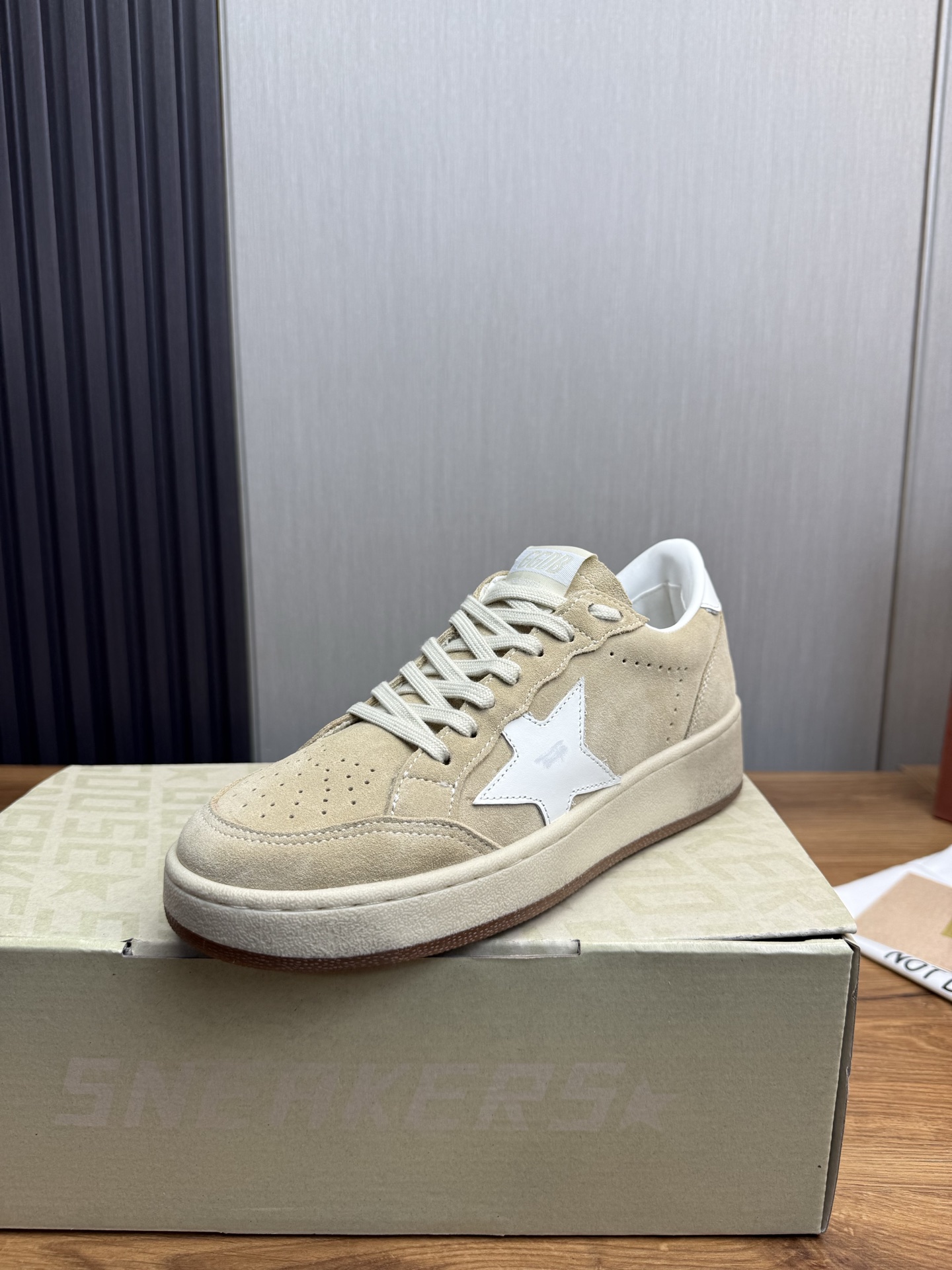 Golden Goose Ball Star Leather Sneakers-Handcrafted Distressed Style 2 i1744141965039 8491 0 0
