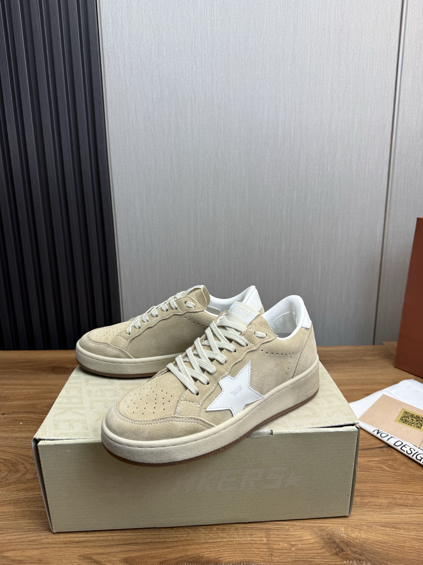 Golden Goose Ball Star Leather Sneakers-Handcrafted Distressed Style 4 i1744141965044 836 0 4