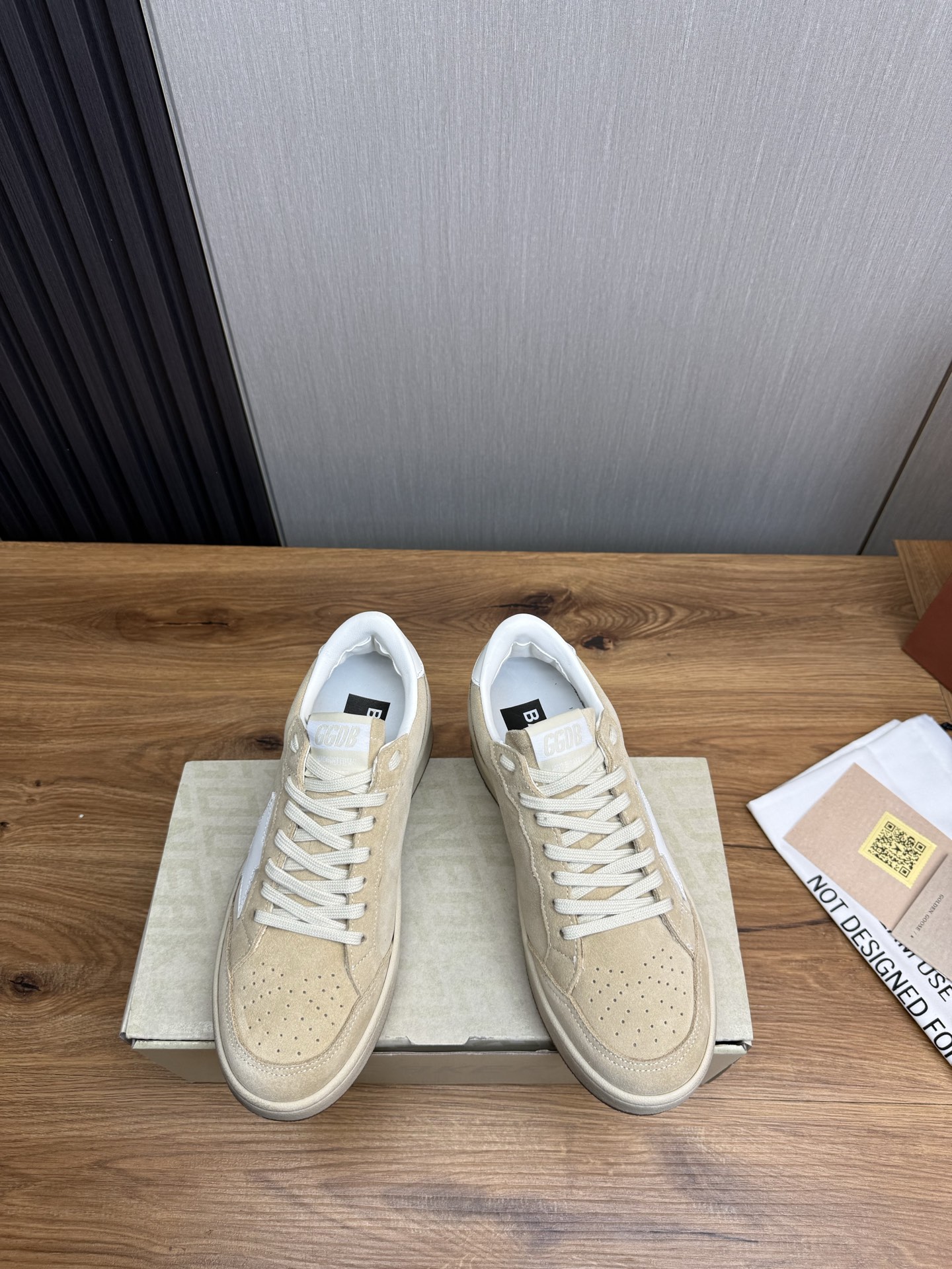 Golden Goose Ball Star Leather Sneakers-Handcrafted Distressed Style 3 i1744141965077 9766 0 3
