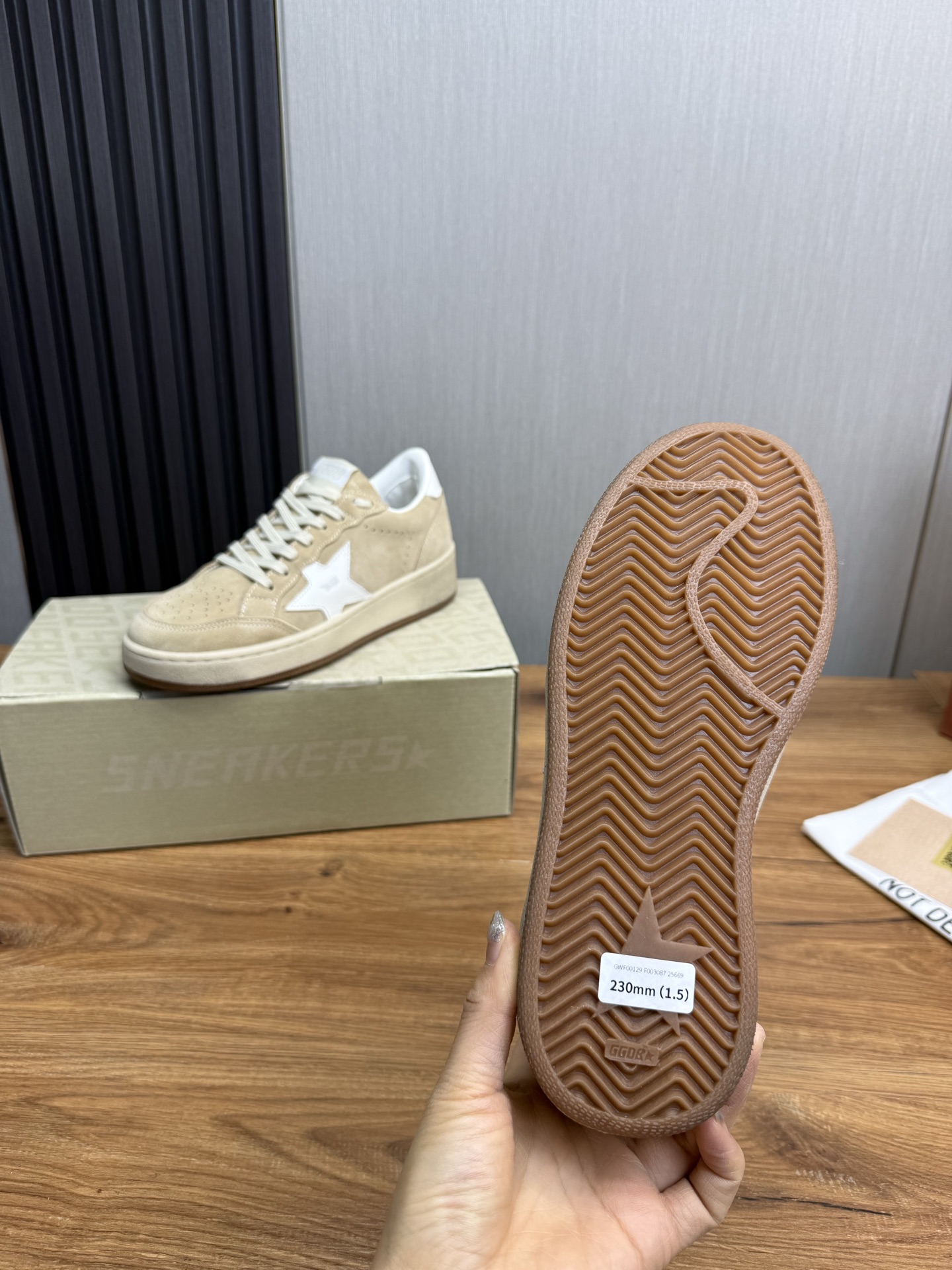 Golden Goose Ball Star Leather Sneakers-Handcrafted Distressed Style 11 i1744141966192 1668 0 10