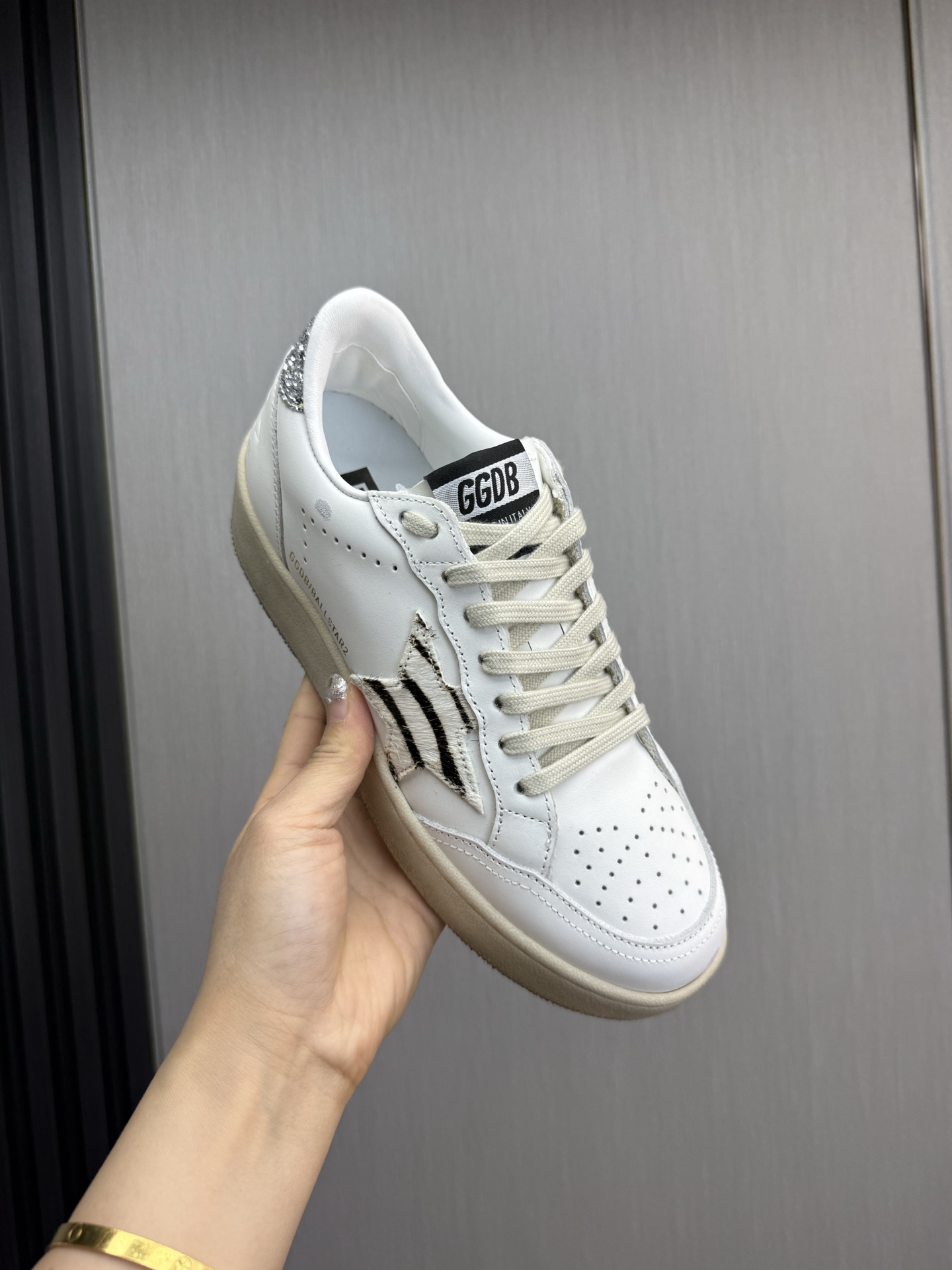 Golden Goose Sneakers with Zebra Star Patch - Iconic Style and Comfort 9 i1744141990877 9303 0 1