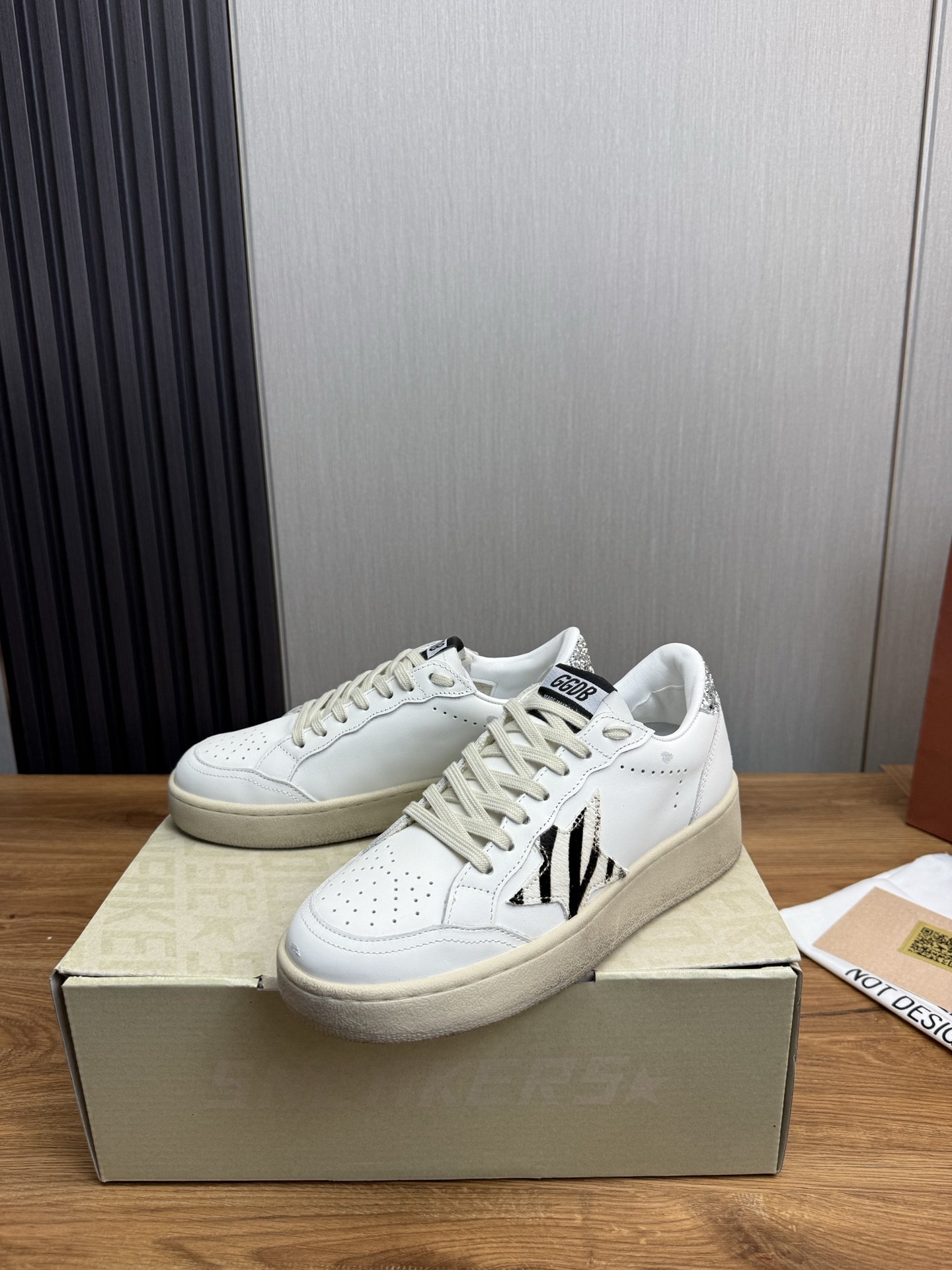 Golden Goose Sneakers with Zebra Star Patch - Iconic Style and Comfort 4 i1744141990896 3978 0 3