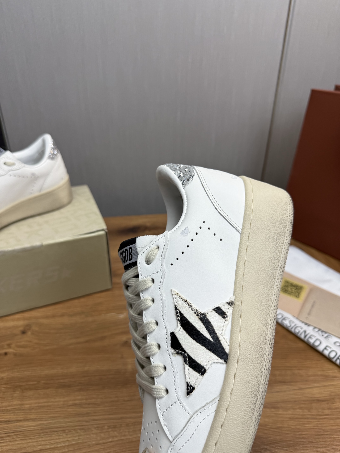 Golden Goose Sneakers with Zebra Star Patch - Iconic Style and Comfort 10 i1744141991645 1647 0 8