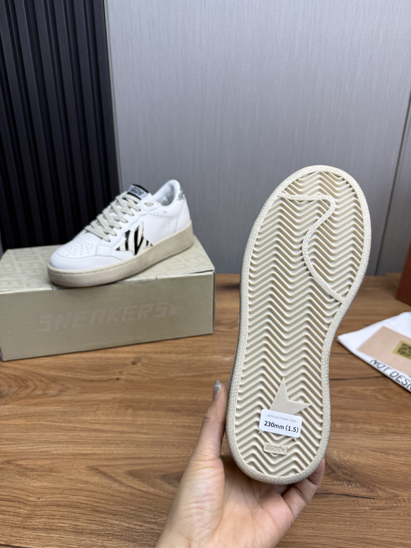 Golden Goose Sneakers with Zebra Star Patch - Iconic Style and Comfort 11 i1744141991702 9354 0 9