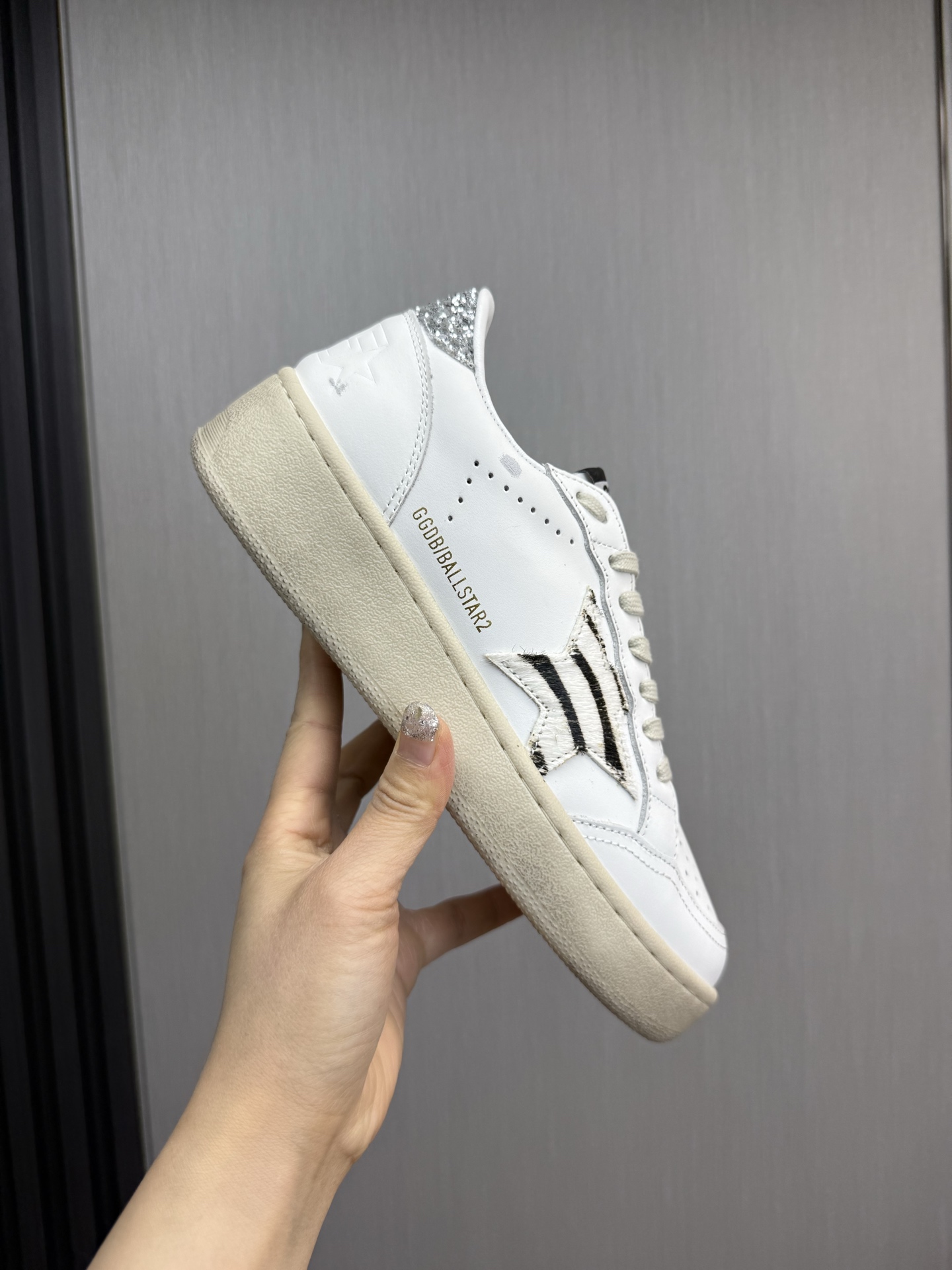 Golden Goose Sneakers with Zebra Star Patch - Iconic Style and Comfort 8 i1744141991723 5014 0 0