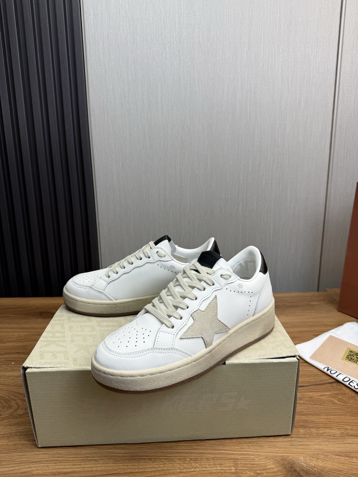 Golden Goose Leather Sneakers for Women - Iconic Star Design, Comfortable Fit 4 i1744142035680 1046 0 4