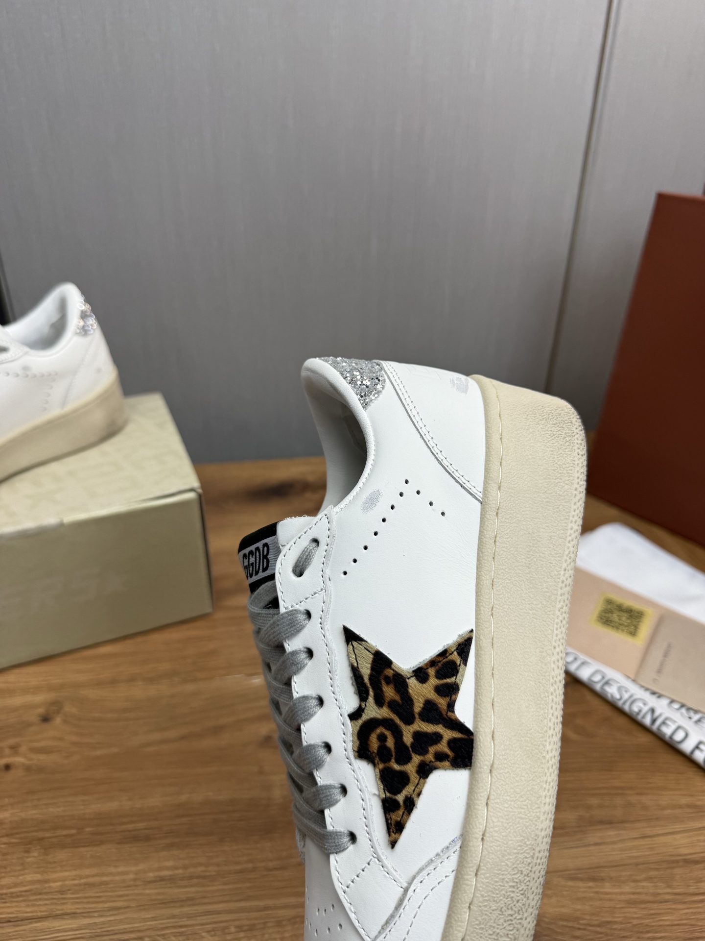 Golden Goose White Leather Sneakers with Leopard Star Patch 10 i1744142061419 215 0 9