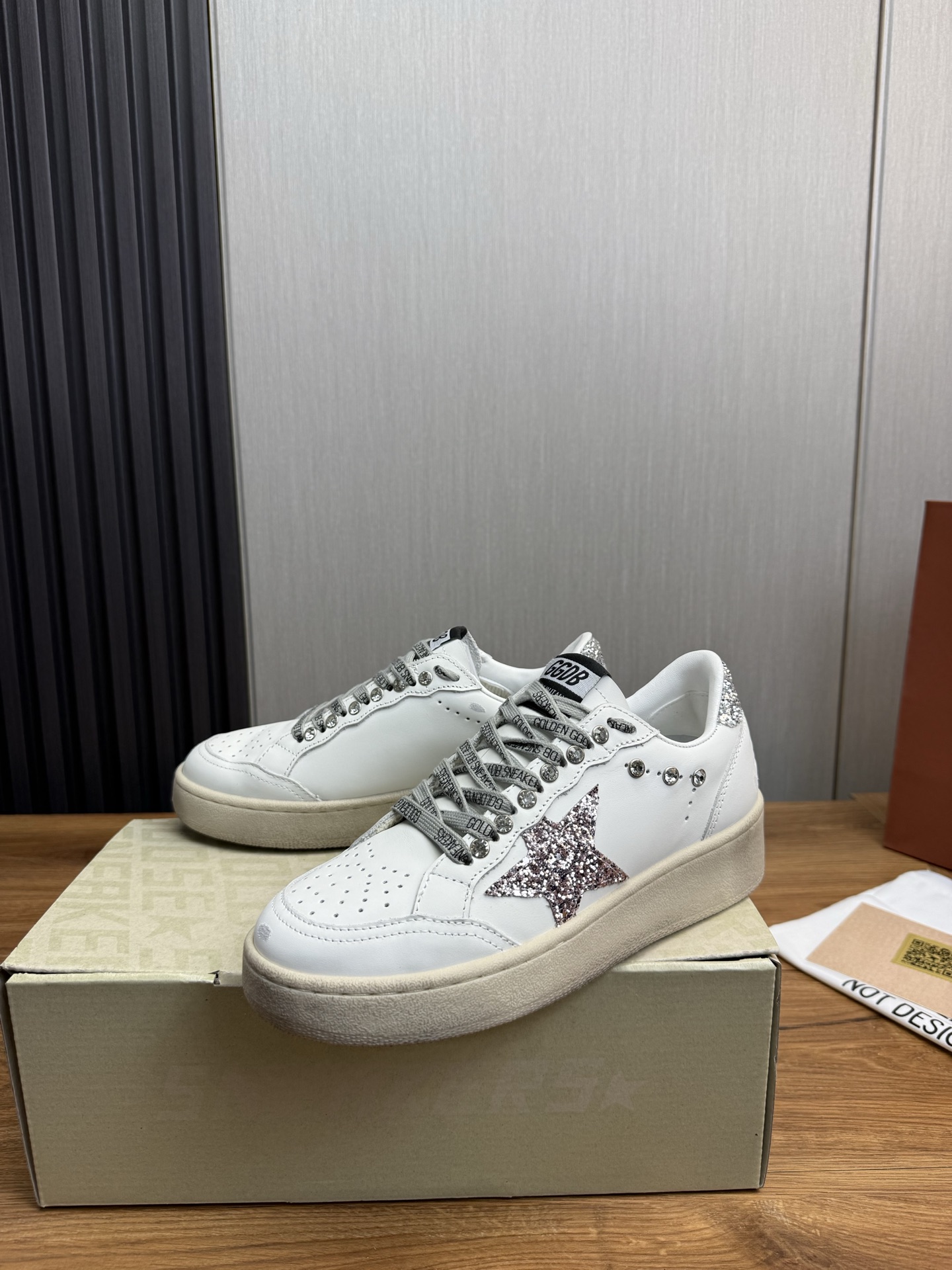 Golden Goose Ball Star Sneakers with Glitter Star - Iconic Style 4 i1744142238895 3992 0 4