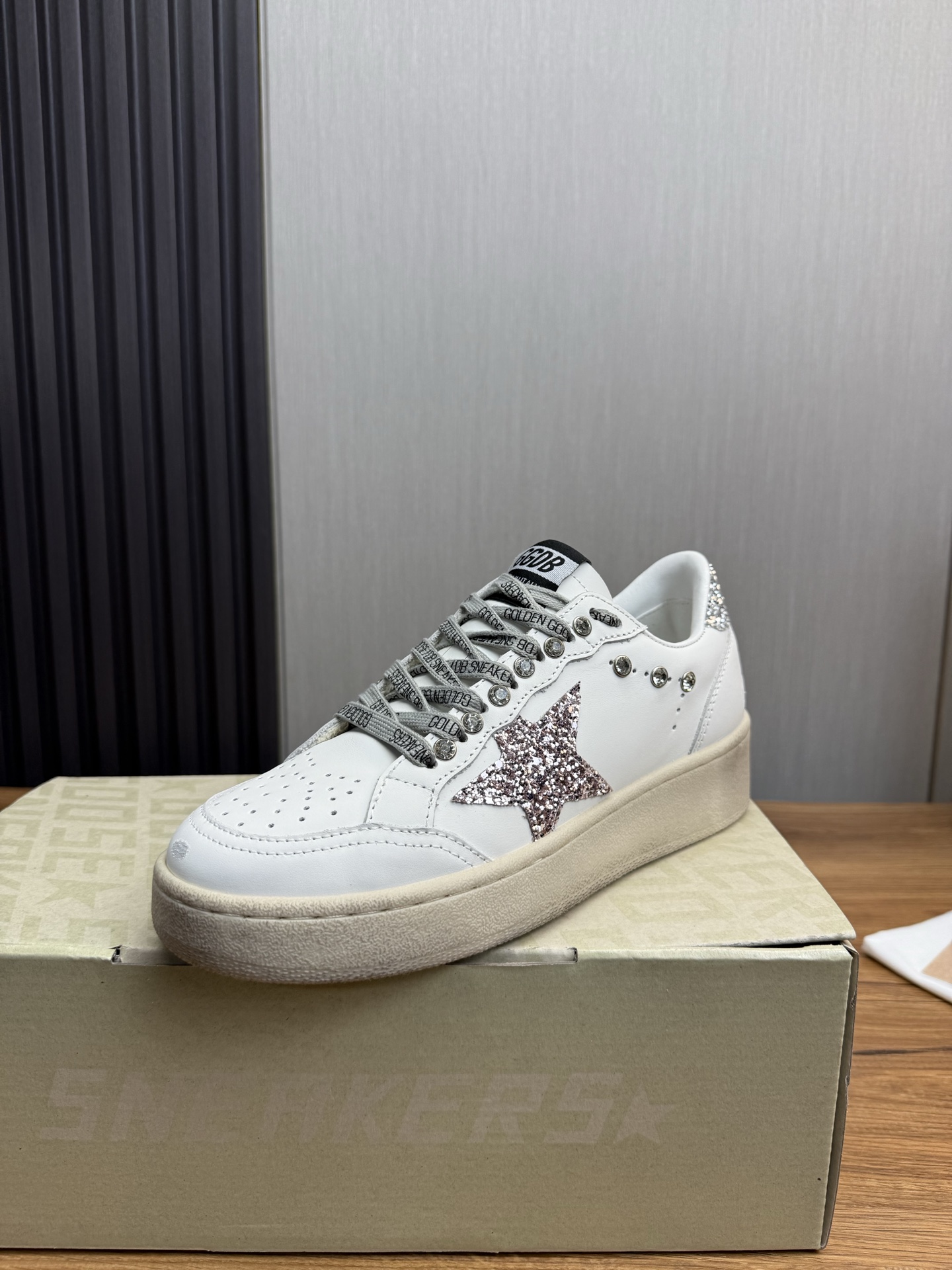 Golden Goose Ball Star Sneakers with Glitter Star - Iconic Style 2 i1744142240029 2889 0 0