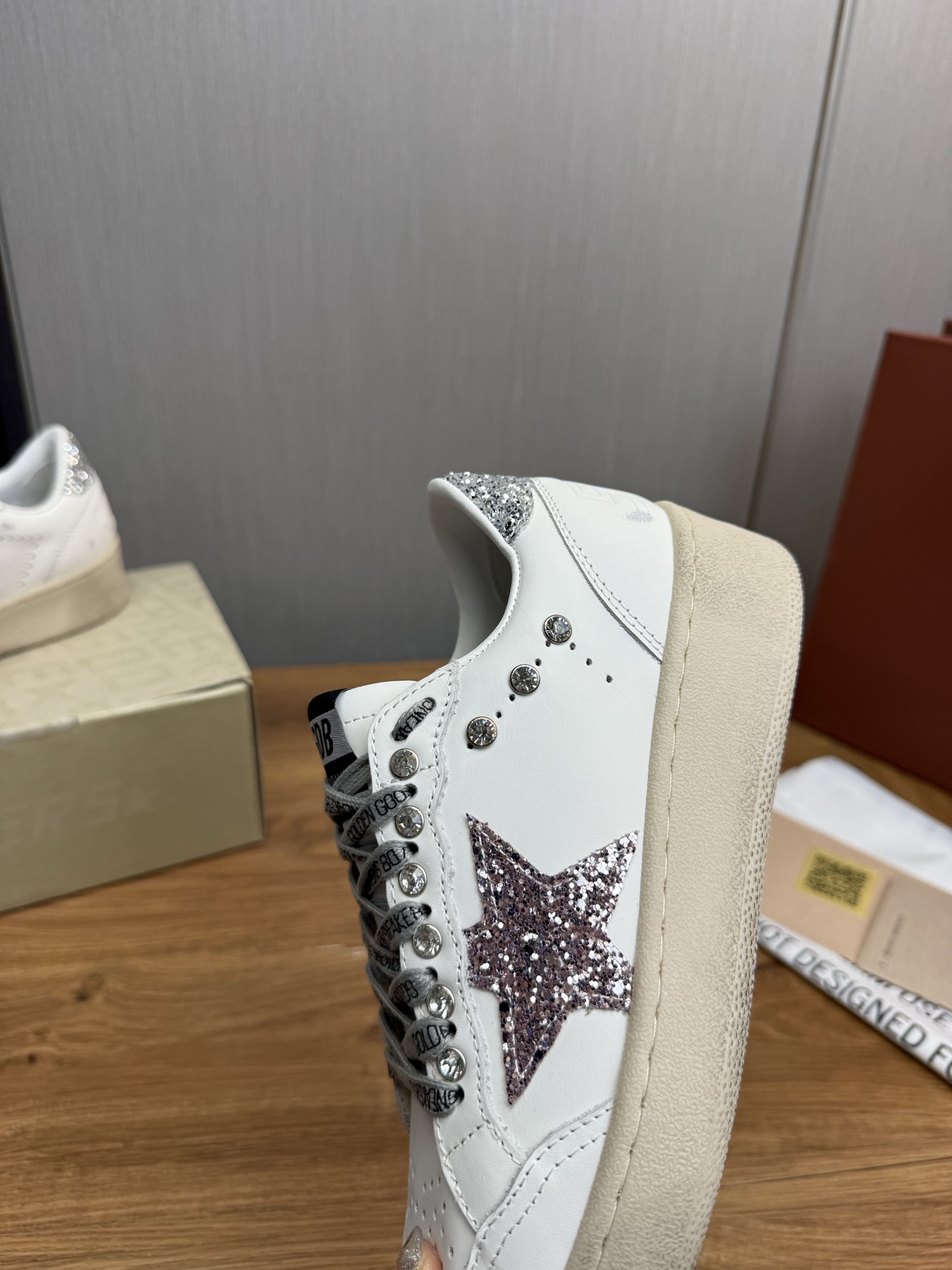 Golden Goose Ball Star Sneakers with Glitter Star - Iconic Style 10 i1744142240073 5930 0 9
