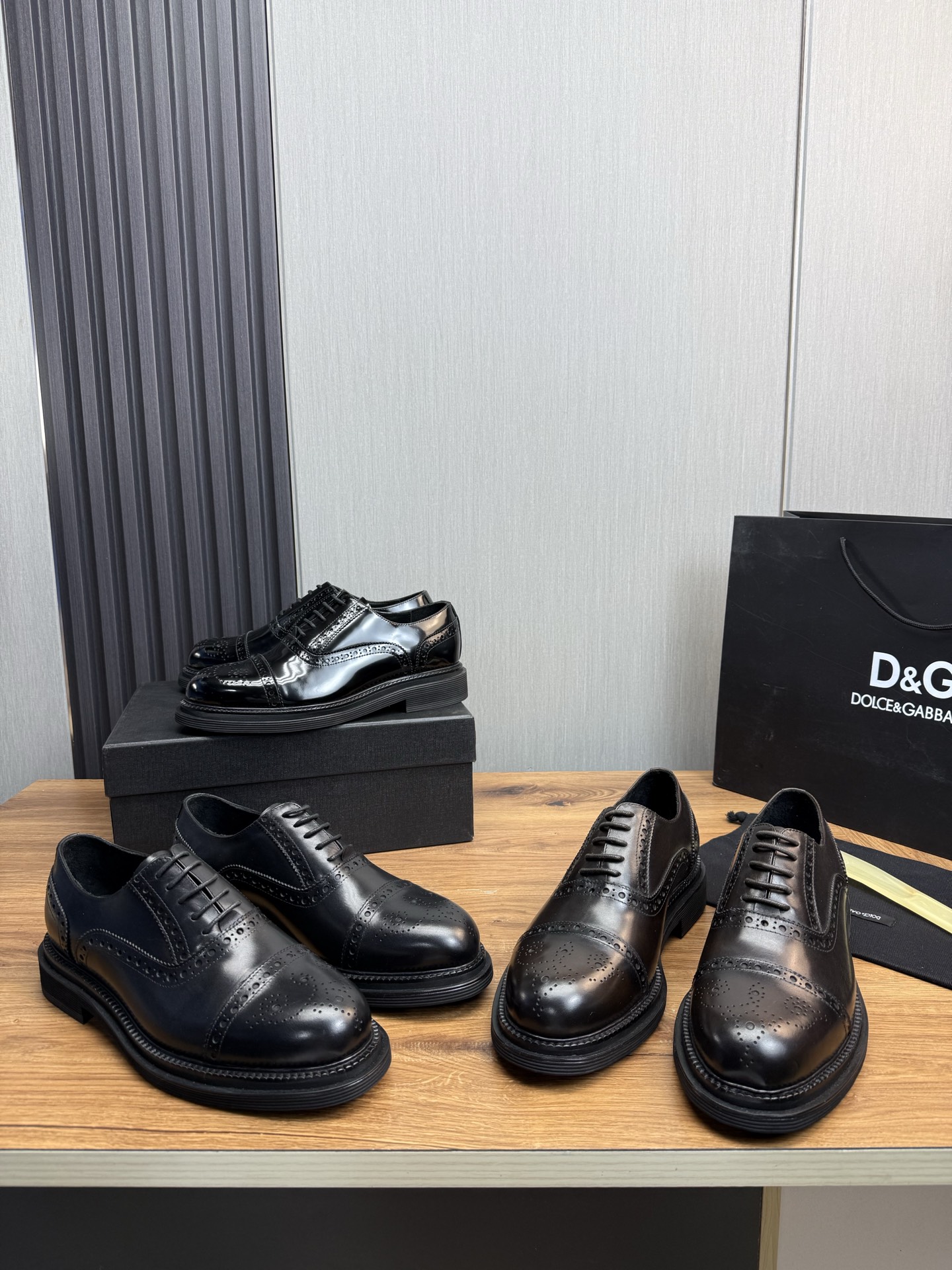 Dolce & Gabbana Men's Black Leather Oxford Dress Shoes, Sizes 39-44 1 Dolce & Gabbana Men's Black Leather Oxford Dress Shoes, Sizes 39-44