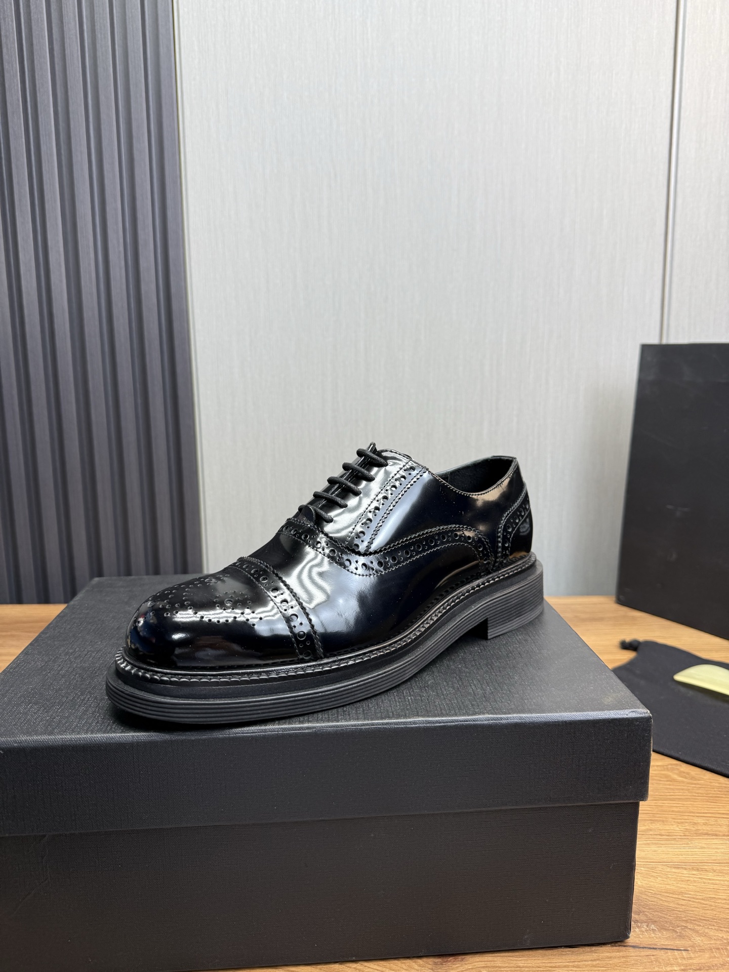 Dolce&Gabbana Men's Black Leather Oxford Dress Shoes, Size 39-44 1 Dolce&Gabbana Men's Black Leather Oxford Dress Shoes, Size 39-44