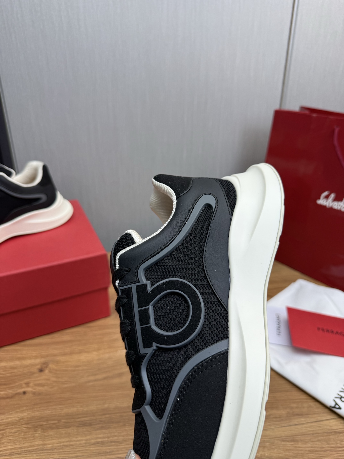 Salvatore Ferragamo Men's Luxury Leather Sneakers - Comfort and Style 10 i1744229620270 1116 0 9