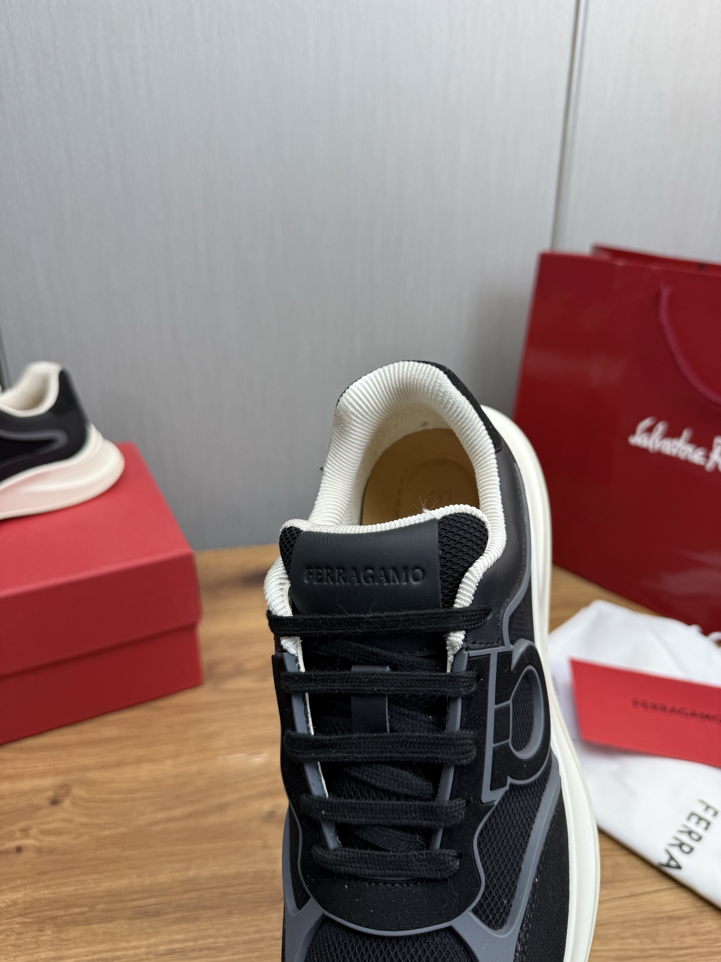 Salvatore Ferragamo Men's Luxury Leather Sneakers - Comfort and Style 11 i1744229622630 6530 0 10