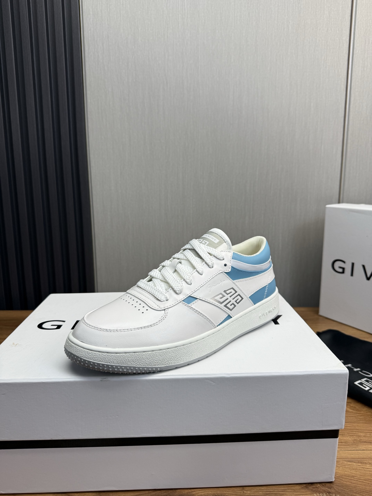 NO:277251,GIVENCHY Givenchy. Men's new fashion casual shoes hot sale Imported cowhide. Comfortable sheepskin lining. Original outsole. Comfortable feet. Size 38-44 (45 custom made without return)., given, given, given, given, cowhide, sheepskin19860909GIVENCHY纪梵希 .男士新款时尚休闲板鞋热卖 进口牛皮.舒适羊皮内里 原版大底 脚感舒适 38-44码（45订做不退换）,,givenchy,givenchy,cowhide,sheepskin,Men's shoes