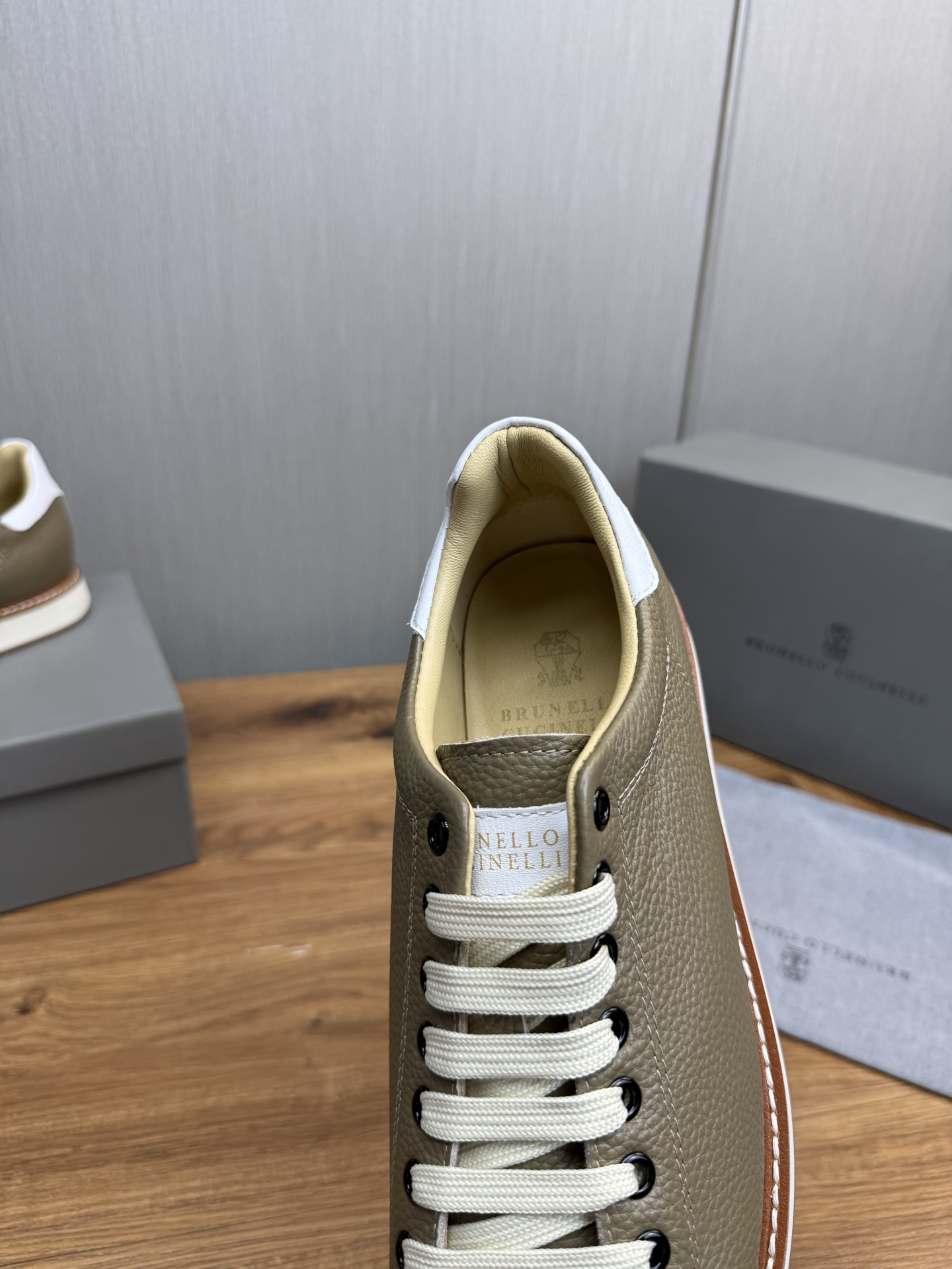 Brunello Cucinelli Men's Leather Sneakers - Stylish, Comfortable and Durable 11 i1744486231571 597 0 10