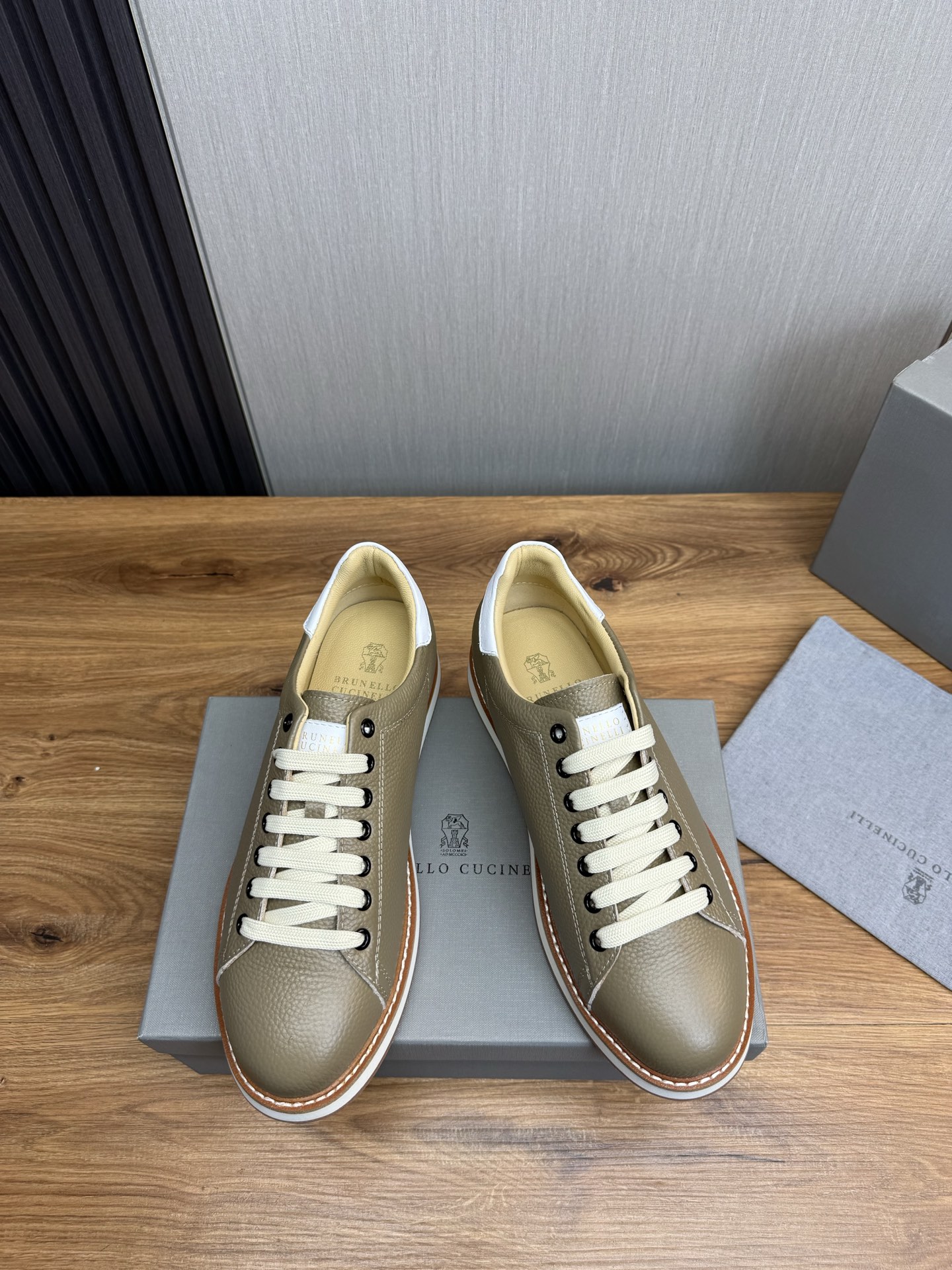 Brunello Cucinelli Men's Leather Sneakers - Stylish, Comfortable and Durable 3 i1744486231620 4938 0 3