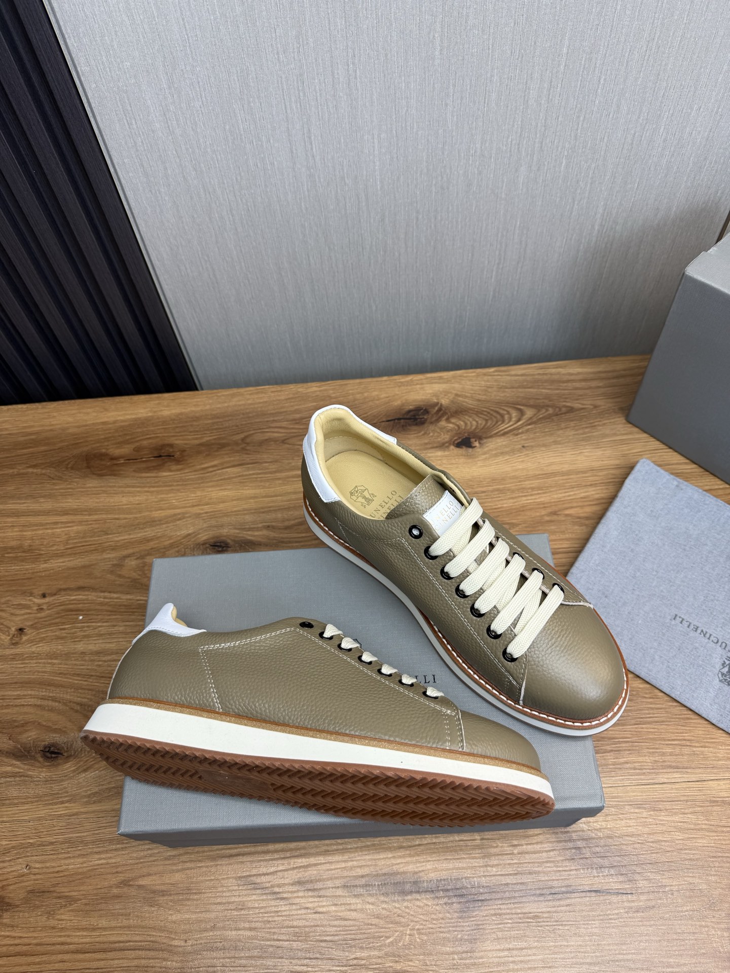 Brunello Cucinelli Men's Leather Sneakers - Stylish, Comfortable and Durable 7 i1744486233775 1813 0 5