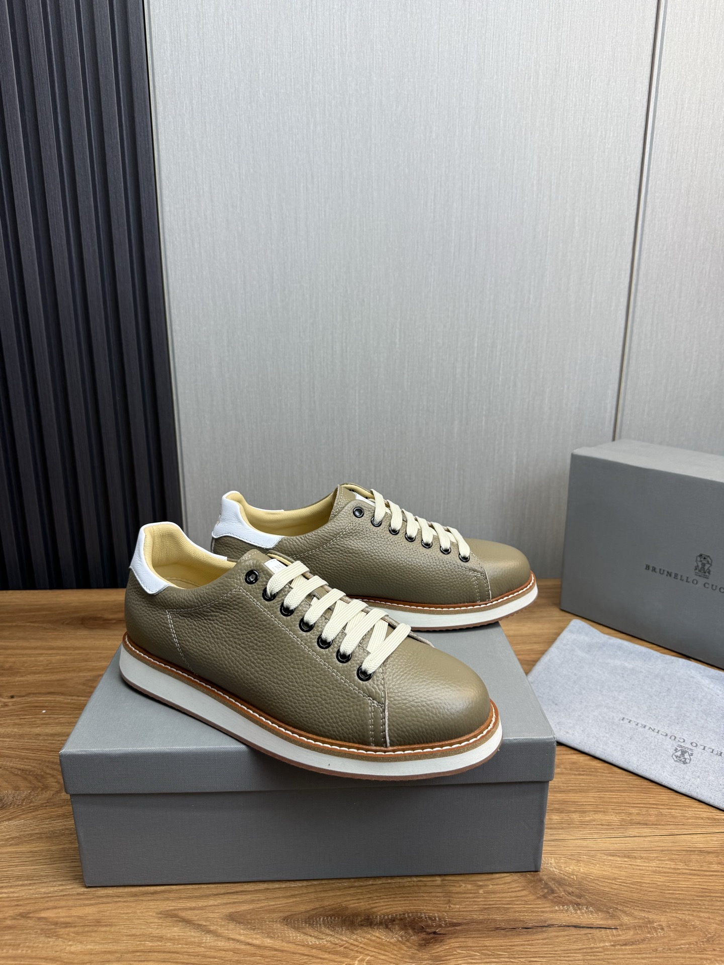 Brunello Cucinelli Men's Leather Sneakers - Stylish, Comfortable and Durable 4 i1744486233776 8363 0 6