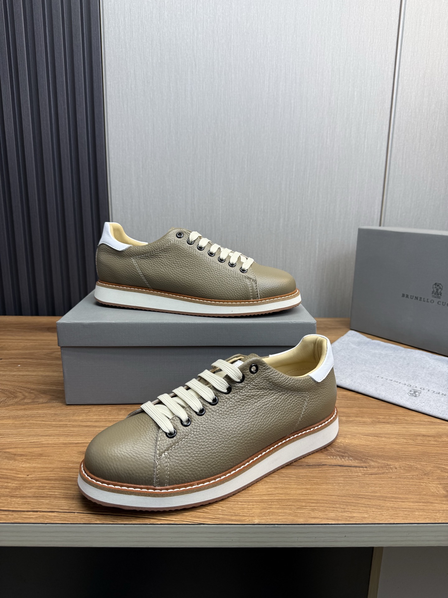 Brunello Cucinelli Men's Leather Sneakers - Stylish, Comfortable and Durable 5 i1744486234947 3222 0 8