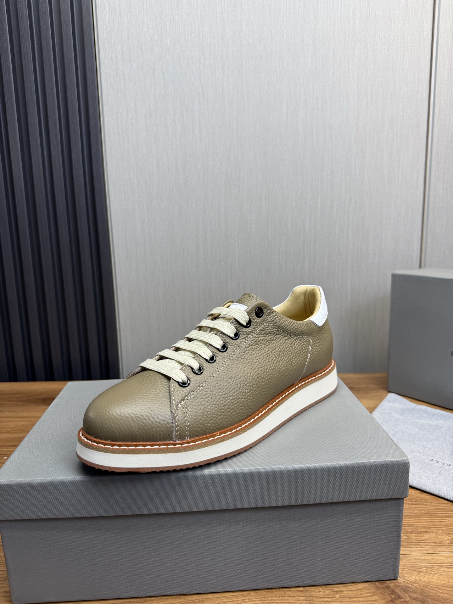 Brunello Cucinelli Men's Leather Sneakers - Stylish, Comfortable and Durable 1 Brunello Cucinelli Men's Leather Sneakers - Stylish, Comfortable and Durable
