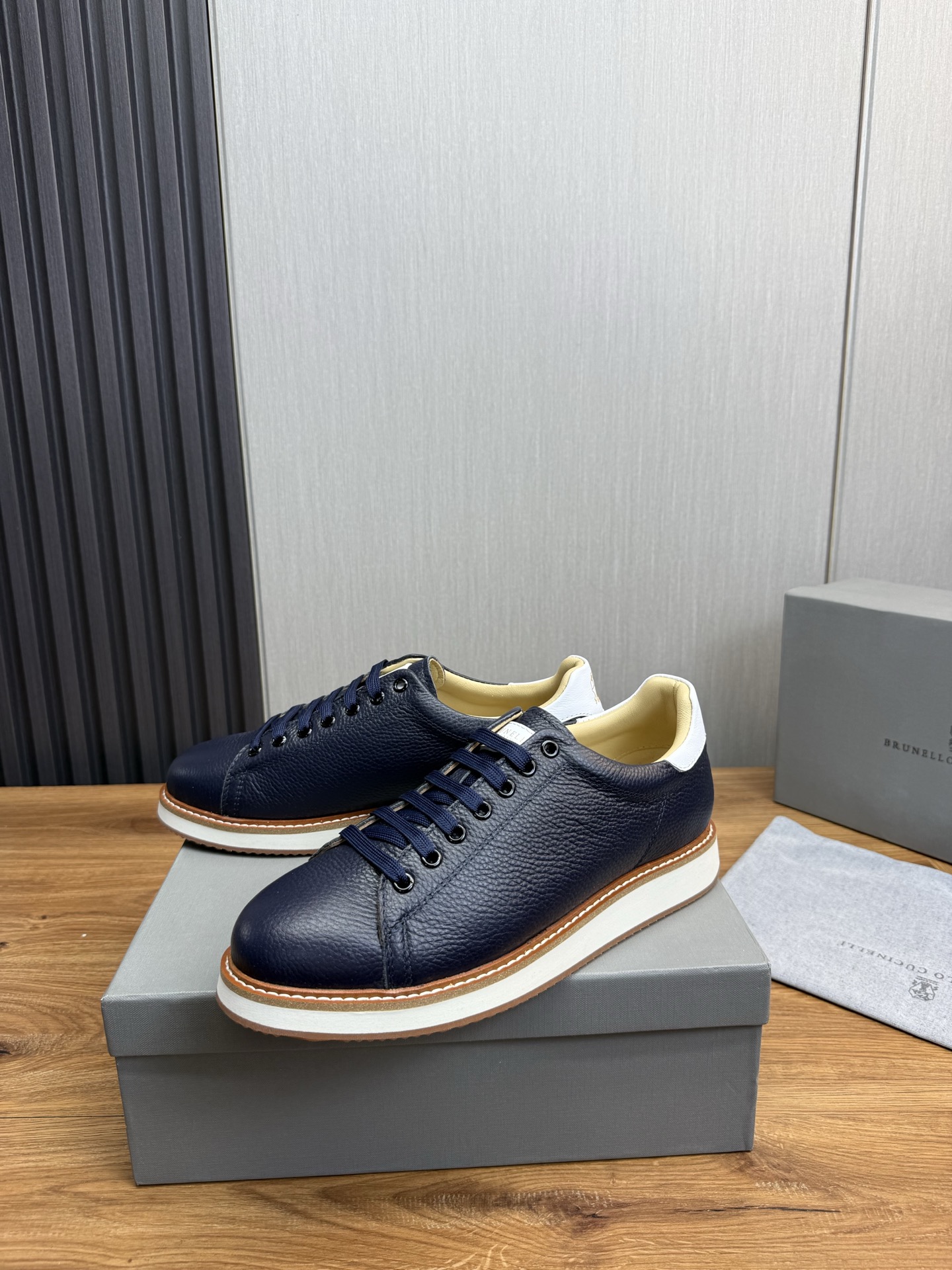 Brunello Cucinelli Leather Sneakers for Men - Stylish and Comfortable 4 i1744486309054 7937 0 4