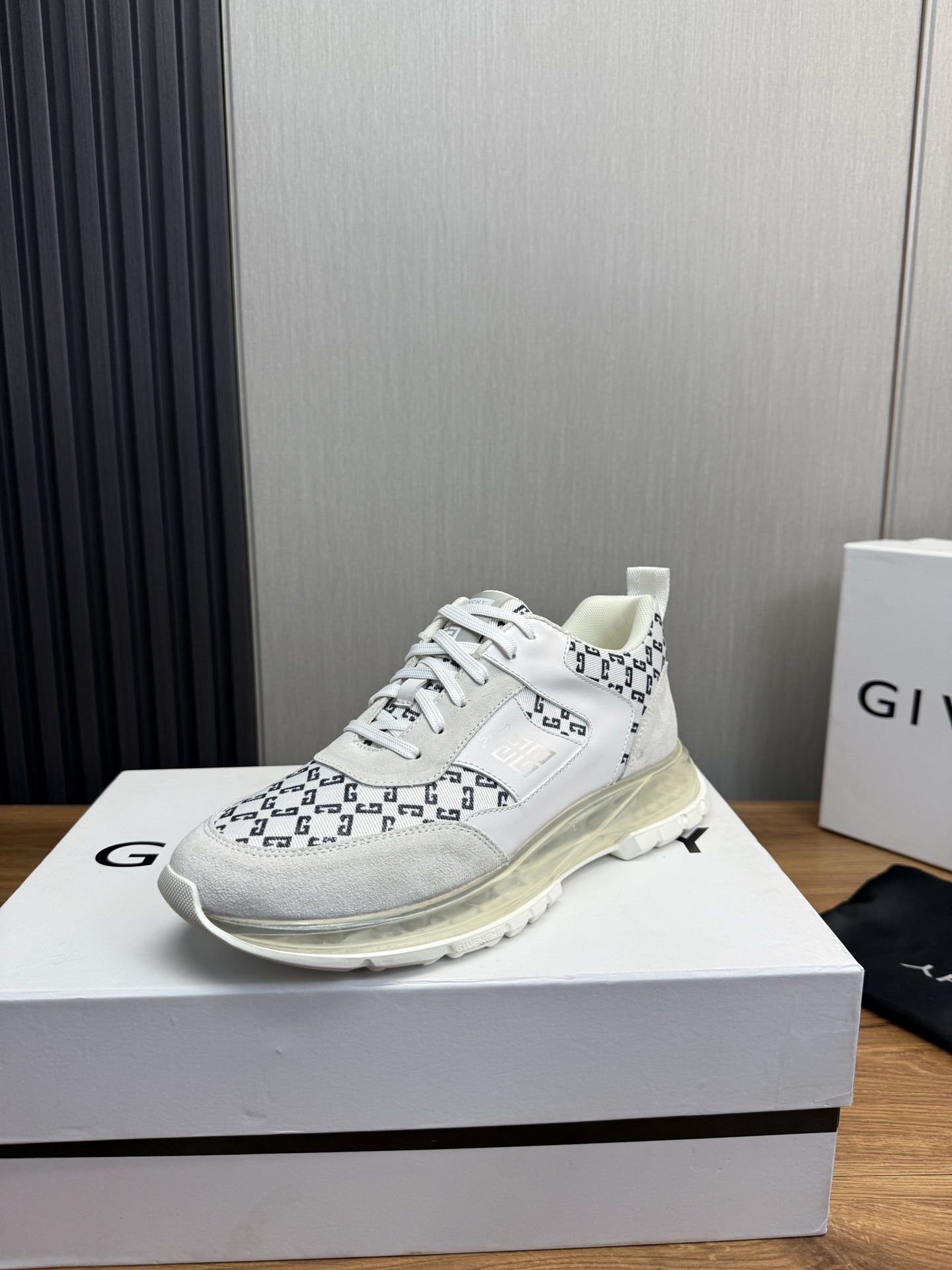 NO:277908,Gv *y~Givenchy. Brand new GIV men's casual sneakers, made of high-density flying woven upper!  The footwork is handsome and stylish, with 4CM height, improving aura, lightweight air cushion, comfortable feet!  Size39-44 (45 custom made), given,sneakers19860909Gv *y～纪梵希.全新GIV 男士休闲运动鞋,鞋面高密飞织制成！上脚效果帅气有型,增高4CM,提升气场,轻质气垫大底,脚感舒适！ Size39-44（45定做）,,givenchy,sneakers,Men's shoes
