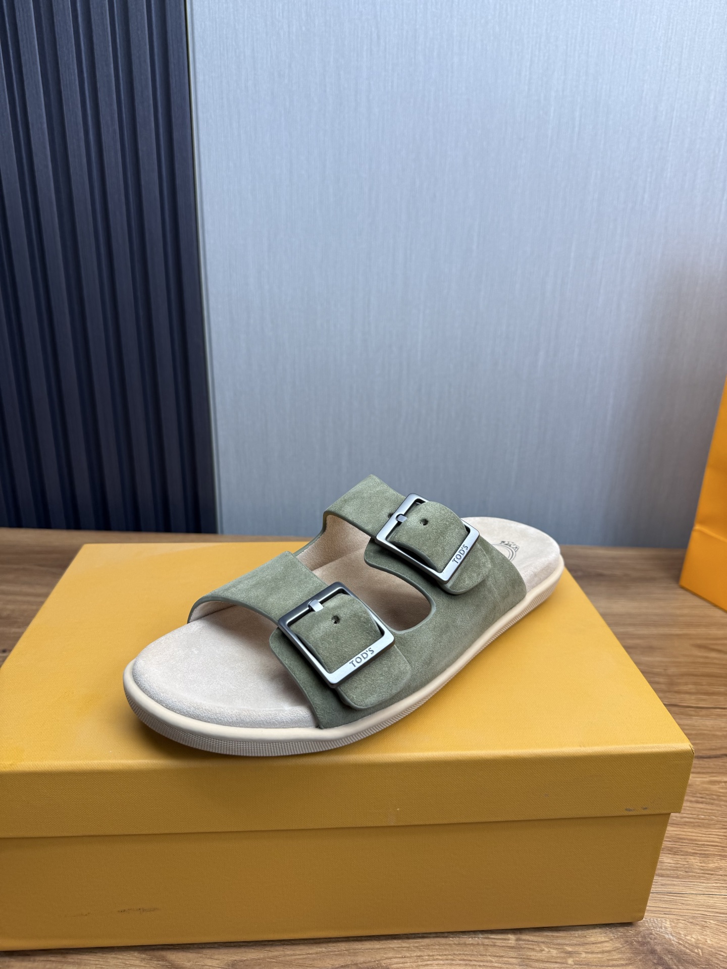 NO:277914,TODS high-end men's slippers, hot-selling original 1:1 imported cowhide matte material original factory bottom!  size39-45 (45 no return or exchange), Tod's, slippers, cowhide19860909TODS高端男拖鞋 爆款热卖 原版1:1进口牛皮磨砂材料原厂大底！ size39-45（45不退换）,,Tod's,slippers,cowhide,Men's shoes