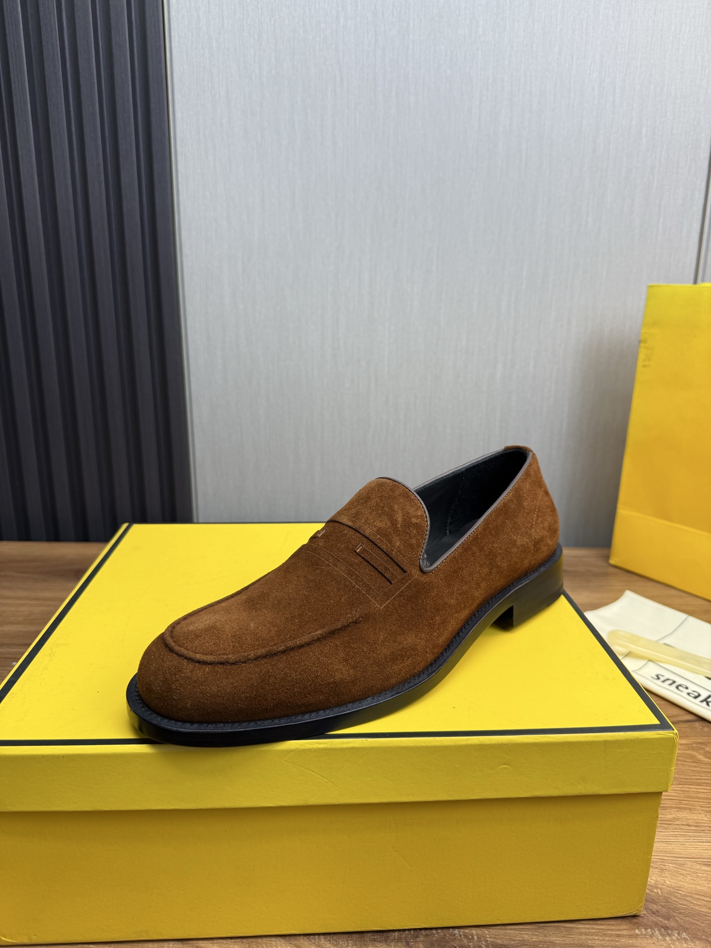 NO:278001,【FENDI】Fendi. Men's business casual leather shoes - Imported matte calf leather - Comfortable cowhide inner lining - Outsole genuine leather outsole heel implanted with rubber bottom, perfect injection molding - Ultra-high quality control, fine workmanship highlighted (high-end, noble, grade) -Size 39-44. (38.45. Customized without return and exchange),,fendi,fendi,cowhide,Leather soles19860909【 FENDI】芬迪.男士商务休闲皮鞋 -进口磨砂小牛皮 -内里舒适牛皮内里 -大底真皮大底后跟植入橡胶底片,完美注塑 -超高品控·做工精细凸显(高端·贵气·档次) -Size 39-44.（38.45.定制不退换）,,fendi,fendi,cowhide,Leather soles,Men's shoes