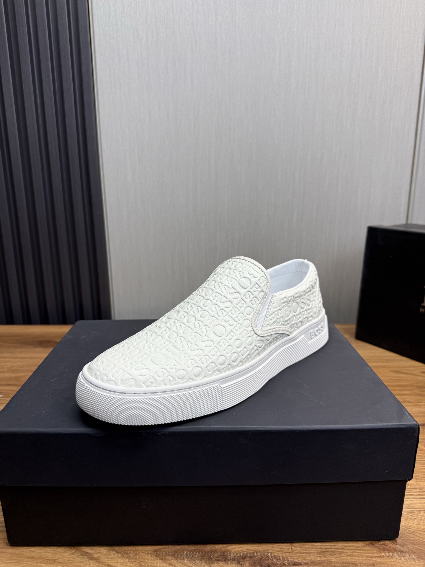 NO:278009,BOSS. New products are coming to be a must-have for men, big brand style, material upper imported cowhide splicing fabric   comfortable sheepskin lining, wear-resistant rubber sole, 39-44, cowhide, sheepskin19860909BOSS.新品来袭时尚潮男必备,大牌风范, 材料鞋面进口牛皮拼接面料 舒适羊皮内里,耐磨橡胶大底,39-44,,cowhide,sheepskin,Men's shoes