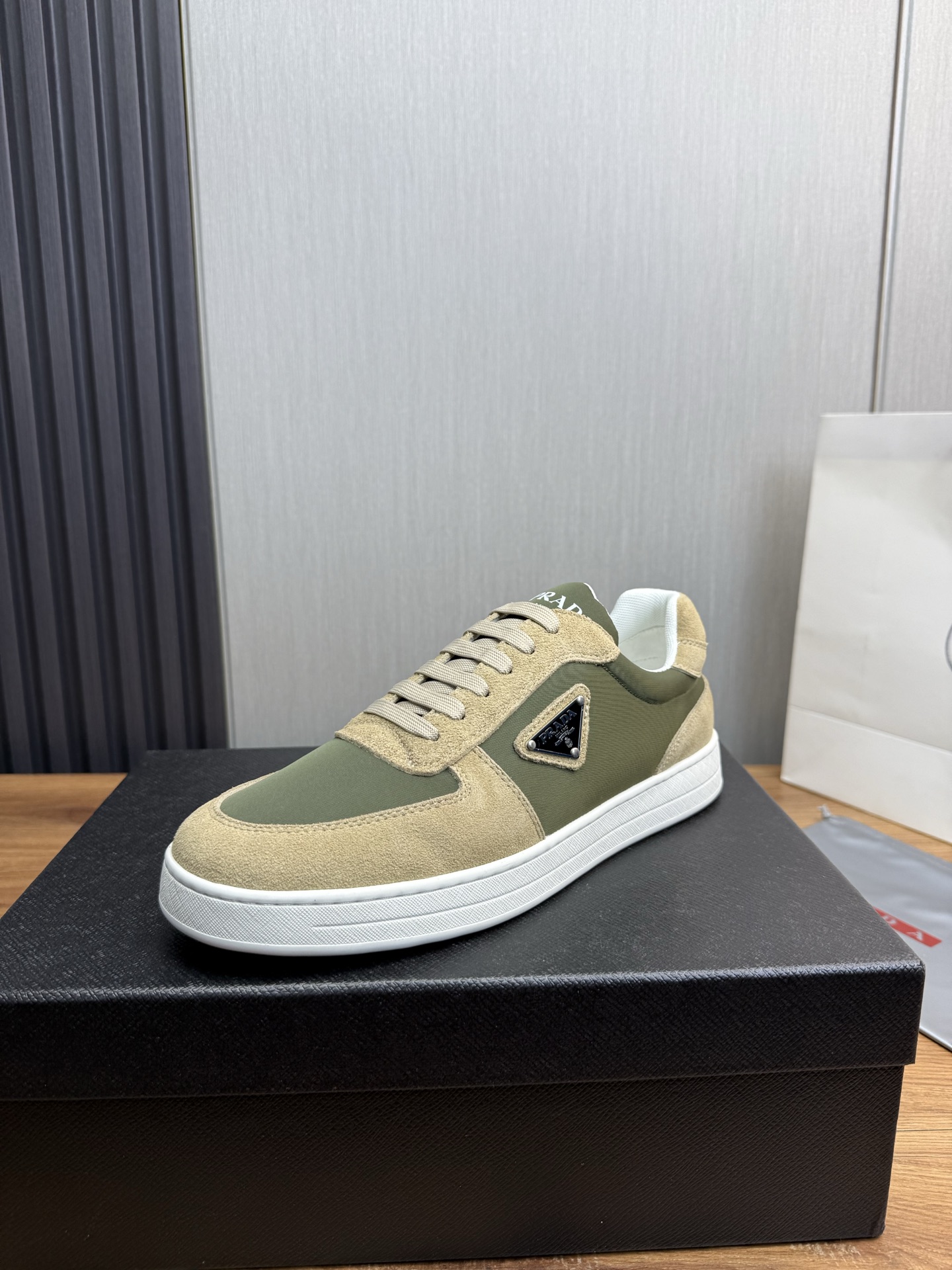 NO:278019,【PRAD* Prada】Commercial men's shoes, original cowhide splicing imported tarp cloth   comfortable sheepskin inner lining Original special supply original bottom, 38-44,,prada,prada,cowhide,sheepskin19860909【PRAD*普拉达】专柜爆款男鞋,原版牛皮拼接进口防水布 舒适羊皮内里 原厂特供原版底,38-44,,prada,prada,cowhide,sheepskin,Men's shoes