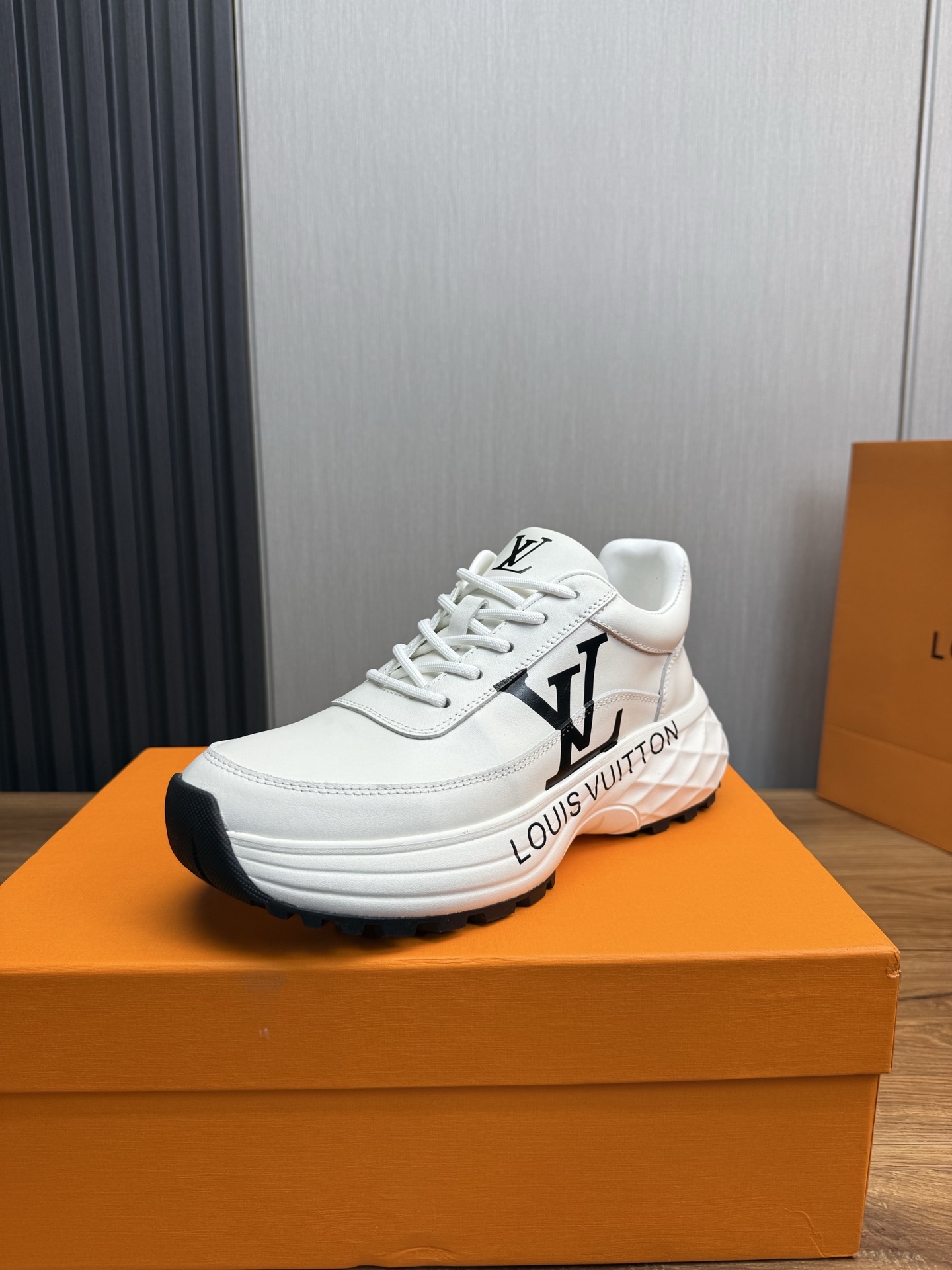 NO:278030,LOUIS VUITTON [Luden Yiwei] new trendy Lv is on the market, casual and fashionable men's shoes uppers are imported cowhide   comfortable sheepskin lining, original wear-resistant rubber outsole, simple and atmospheric, exclusive to trendy men. 38-44,,louis vuitton,louis vuitton,cowhide,sheepskin19860909LOUIS VUITTON【路登易威】全新潮款Lv上市,休闲时尚男鞋鞋面采用进口牛皮 舒适羊皮内里,原版耐磨橡胶大底,版型简洁大气,潮男专属.38-44,,louis vuitton,louis vuitton,cowhide,sheepskin,Men's shoes