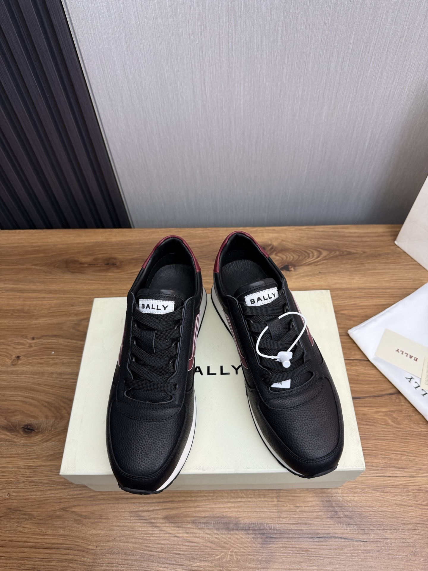 Bally Men's Leather Lightweight Sneakers - Comfortable & Stylish Design 3 i1744744518099 7117 0 1