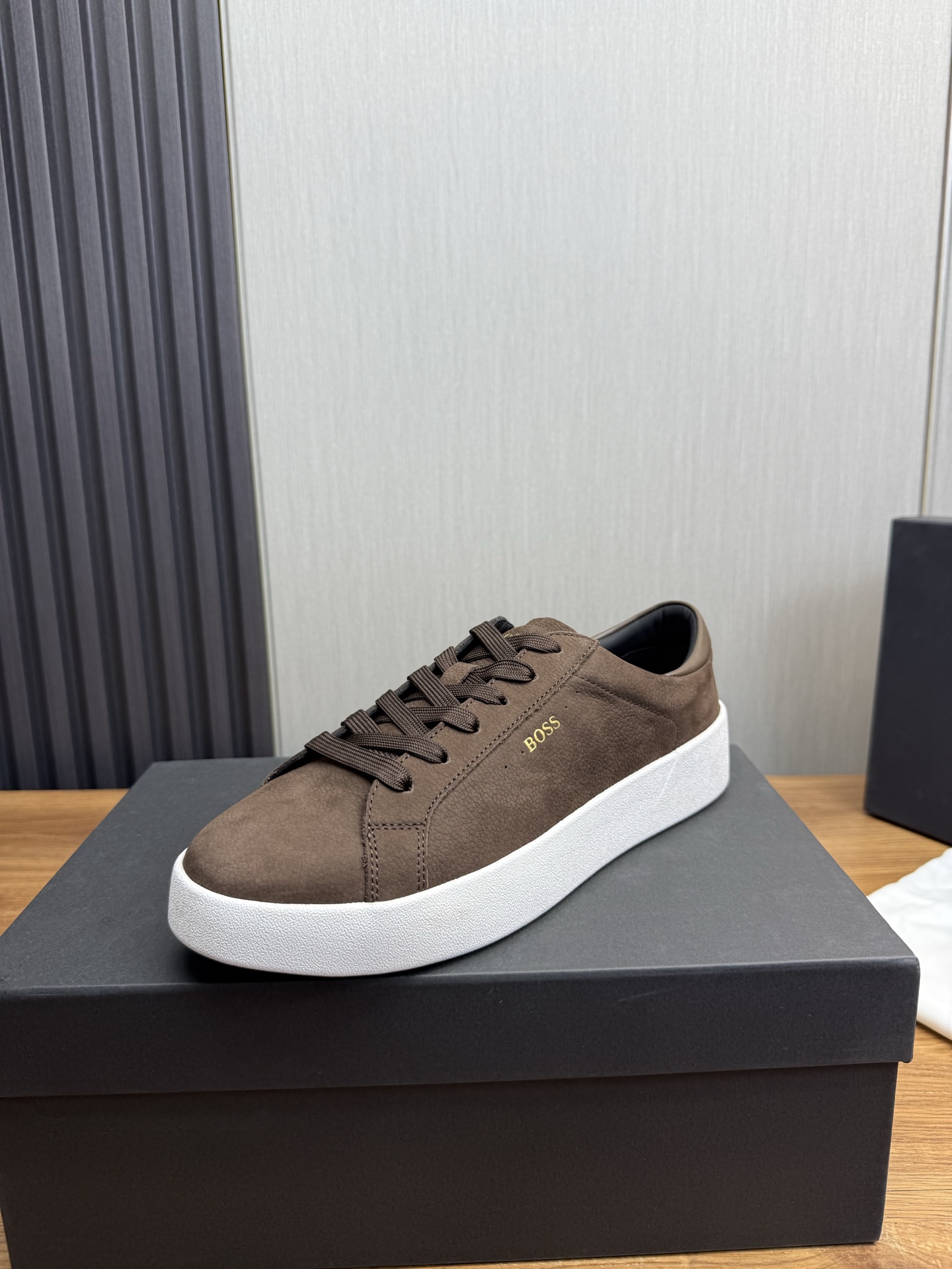 NO:284319,Boss men's casual sneakers, top Dongguan products!  The original mold is opened, the upper is imported calfskin from Italy, and the cowhide inner foot is soft and comfortable. The original large sole feels light and non-slip. Size39-44,,sneakers,cowhide19860909Boss男士休闲运动鞋 顶级莞货！原版开模,鞋面采用意大利进口小牛皮,牛皮内里上脚柔软舒适 原版大底脚感轻便,防滑. Size39-44,,sneakers,cowhide,Men's shoes