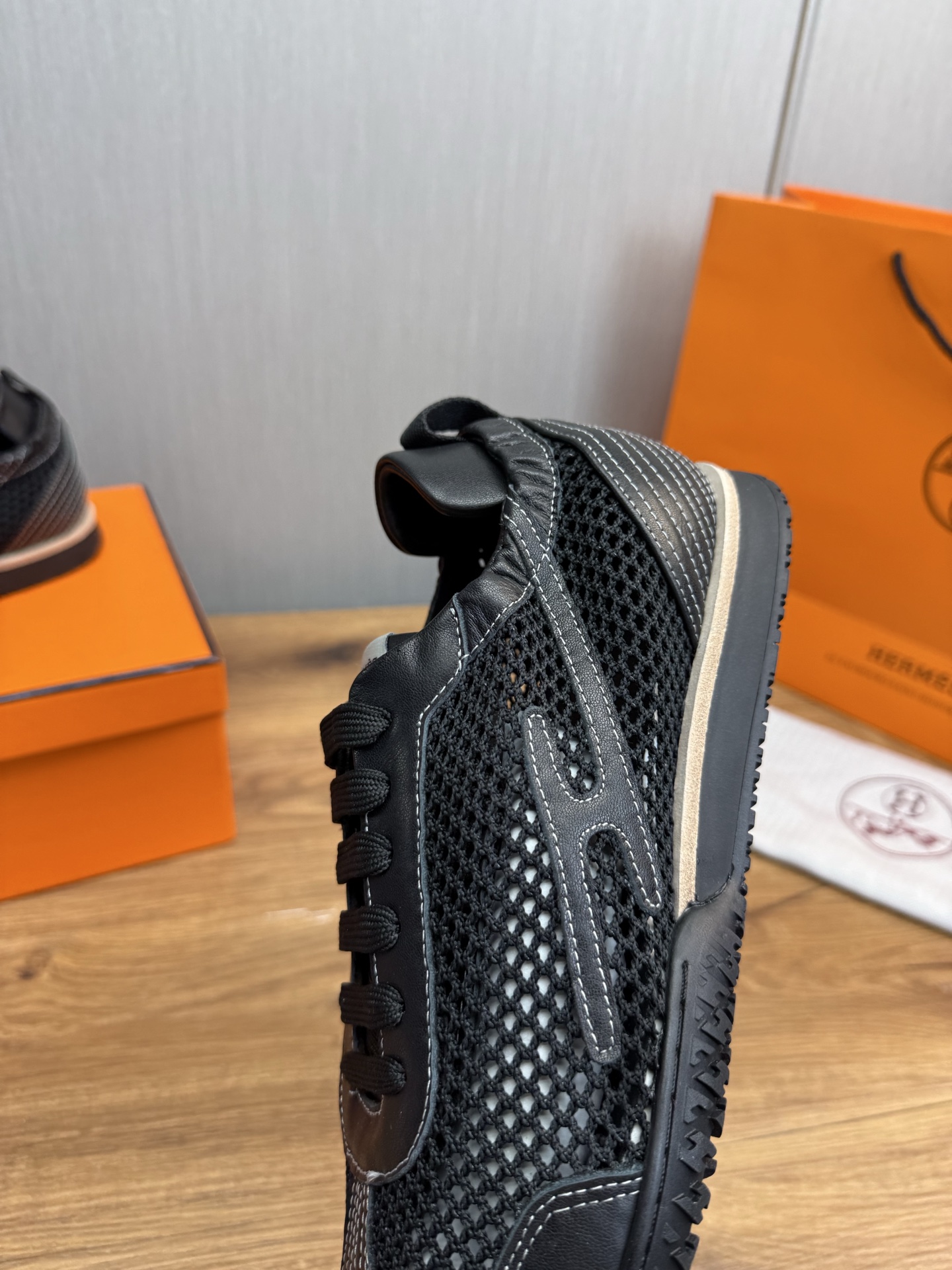Hermès Men's Décontracté Sneakers in Black Leather and Mesh 9 i1745091897302 1839 0 6