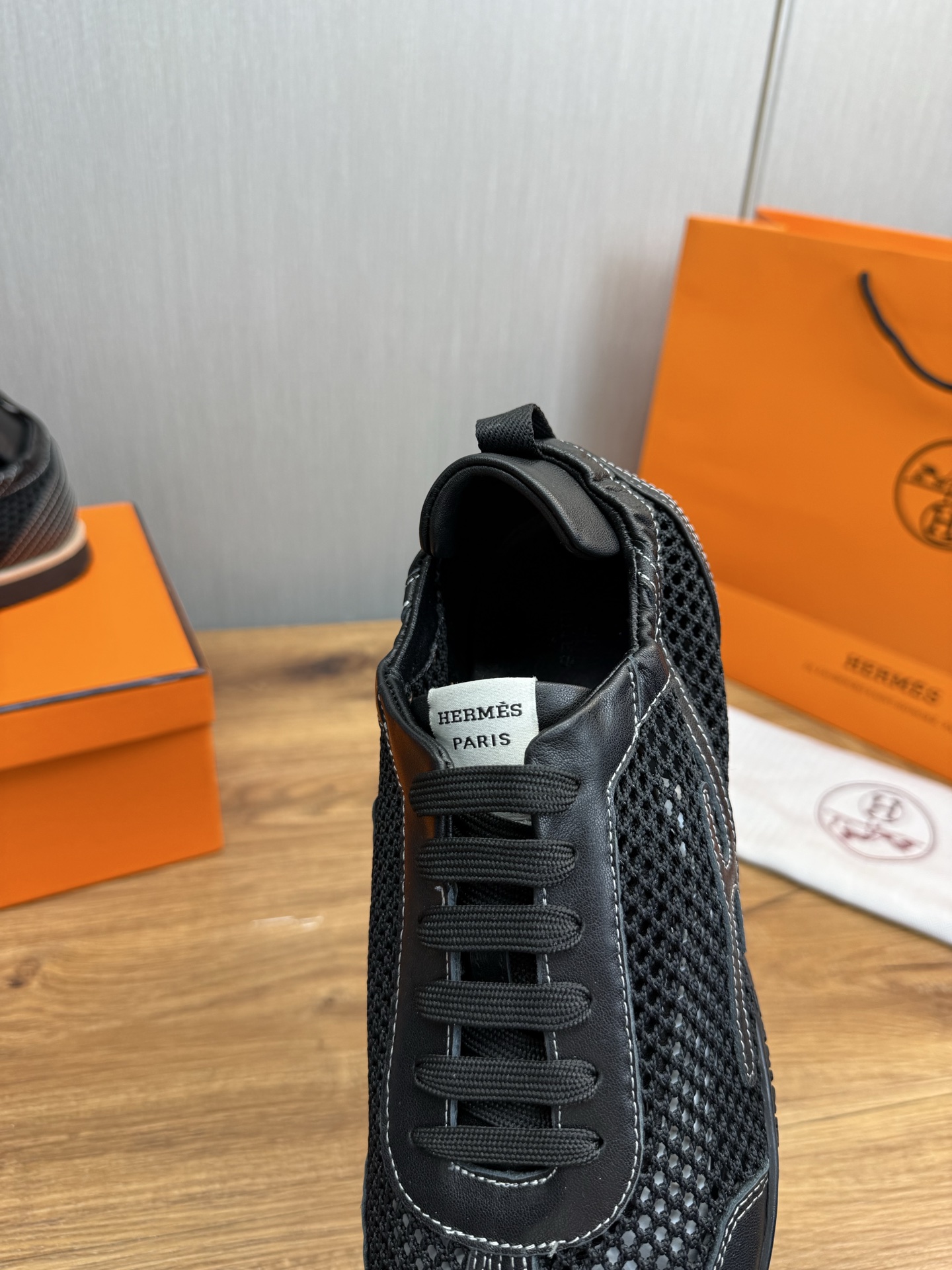 Hermès Men's Décontracté Sneakers in Black Leather and Mesh 10 i1745091897420 1191 0 7