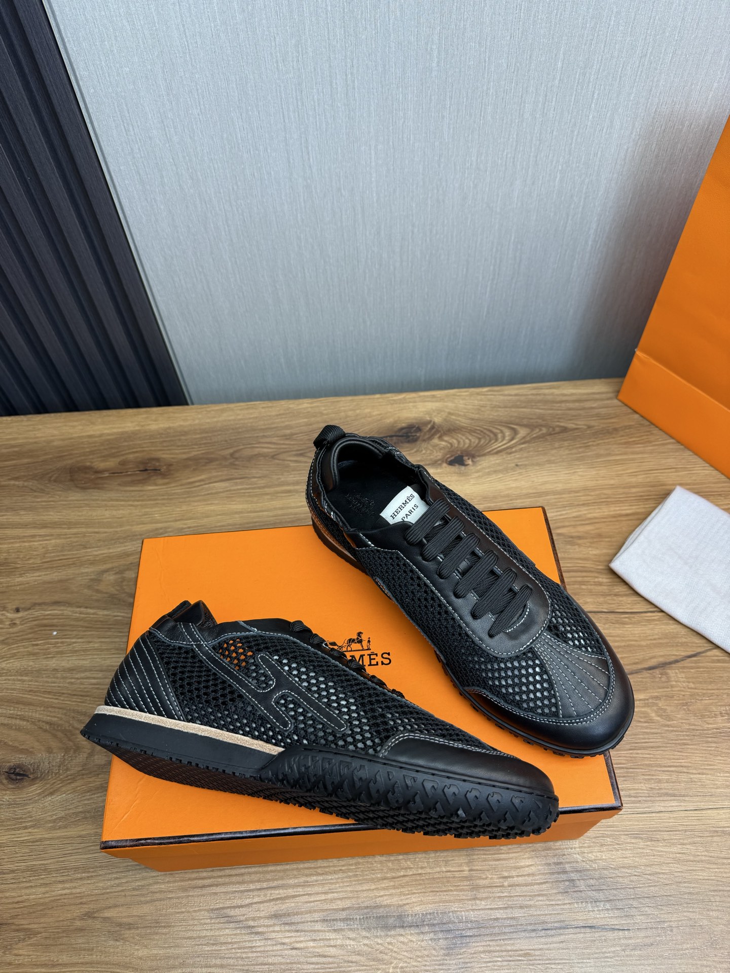 Hermès Men's Décontracté Sneakers in Black Leather and Mesh 6 i1745091898822 4694 0 3