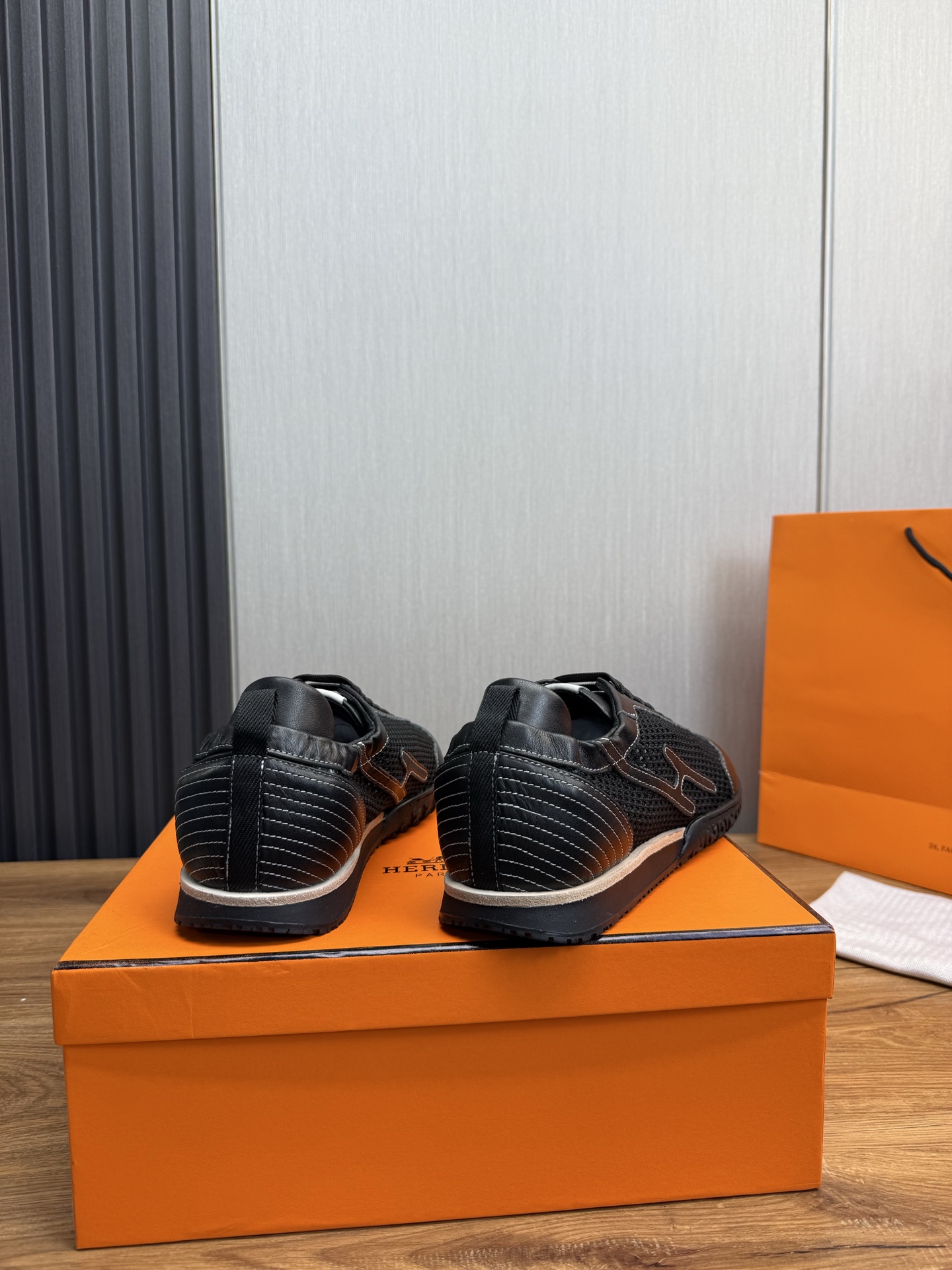 Hermès Men's Décontracté Sneakers in Black Leather and Mesh 7 i1745091898979 6351 0 4