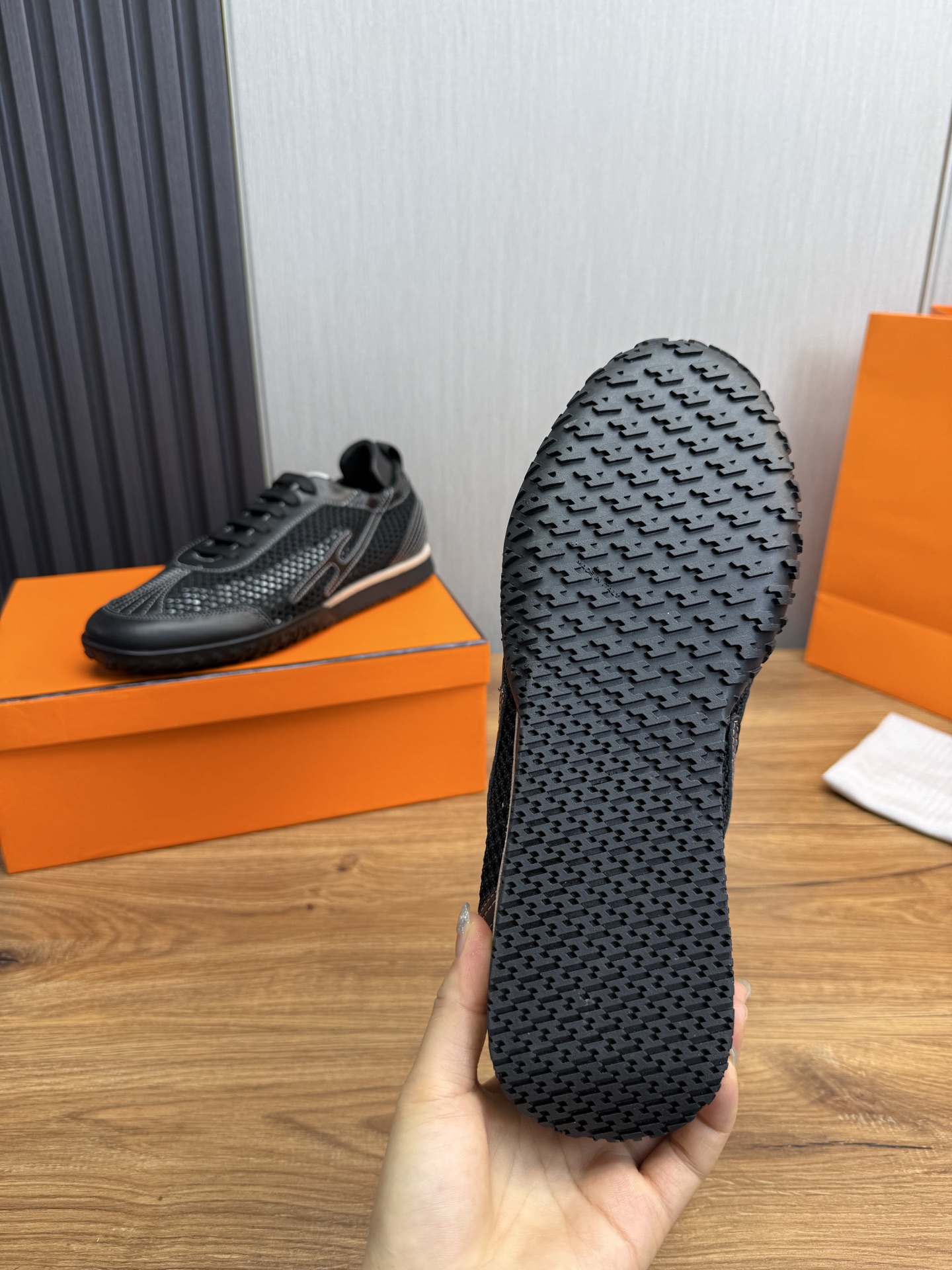Hermès Men's Décontracté Sneakers in Black Leather and Mesh 11 i1745091899013 7778 0 8
