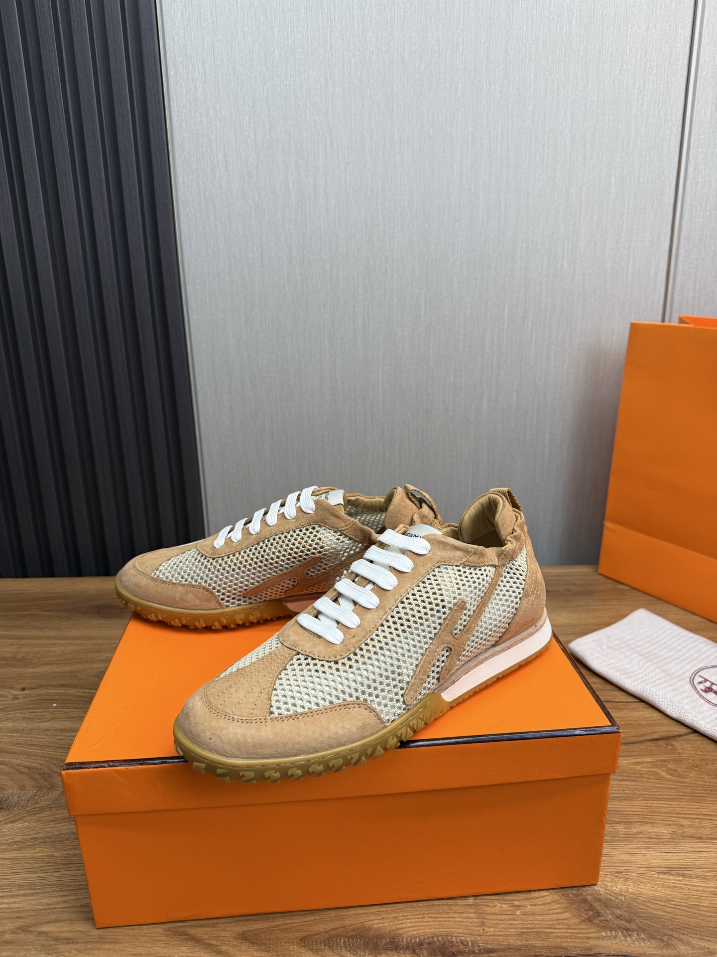 Hermes Men's Sneakers in Beige Leather and Mesh - Sizes 38-44 Available 4 i1745092079071 5515 0 4